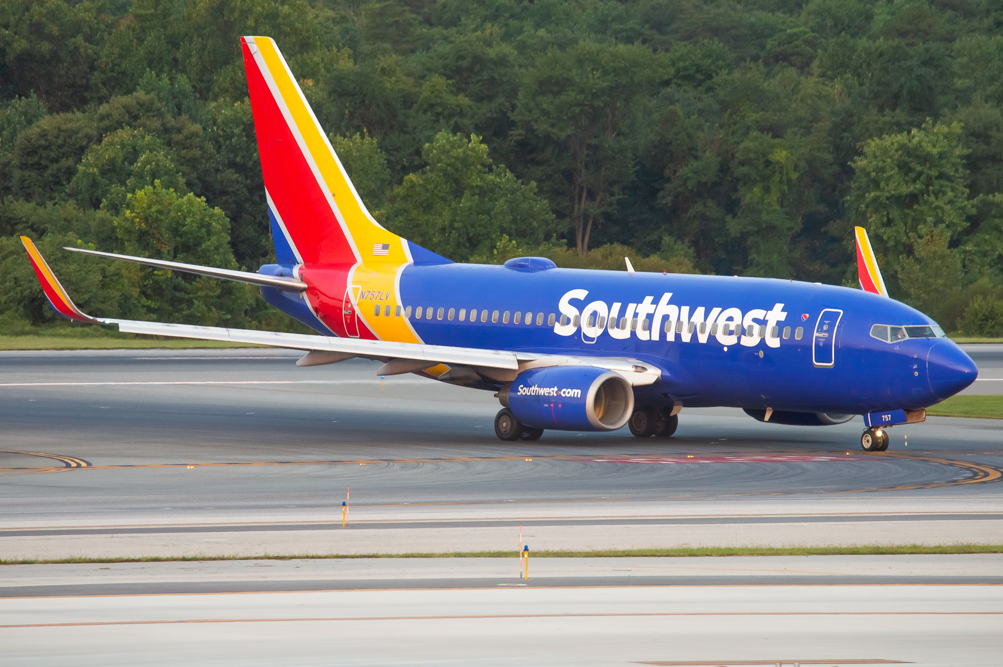 Full size: Southwest Airlines Boeing 737-700 N757LV at Baltimore/Washington International Thurgood Marshall Airport