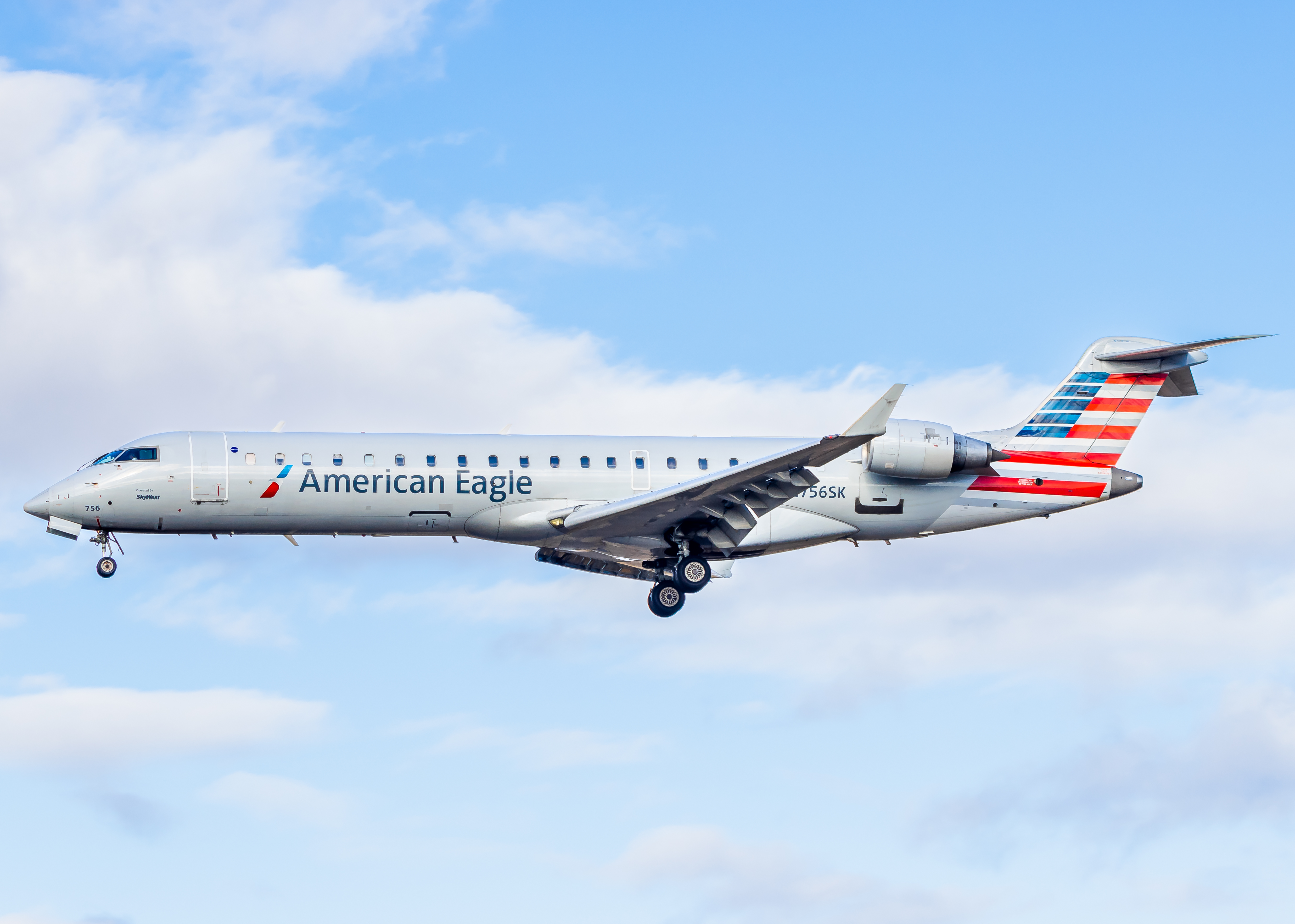Full size: SkyWest Airlines Mitsubishi CRJ-700 N756SK at Roberts Field Airport