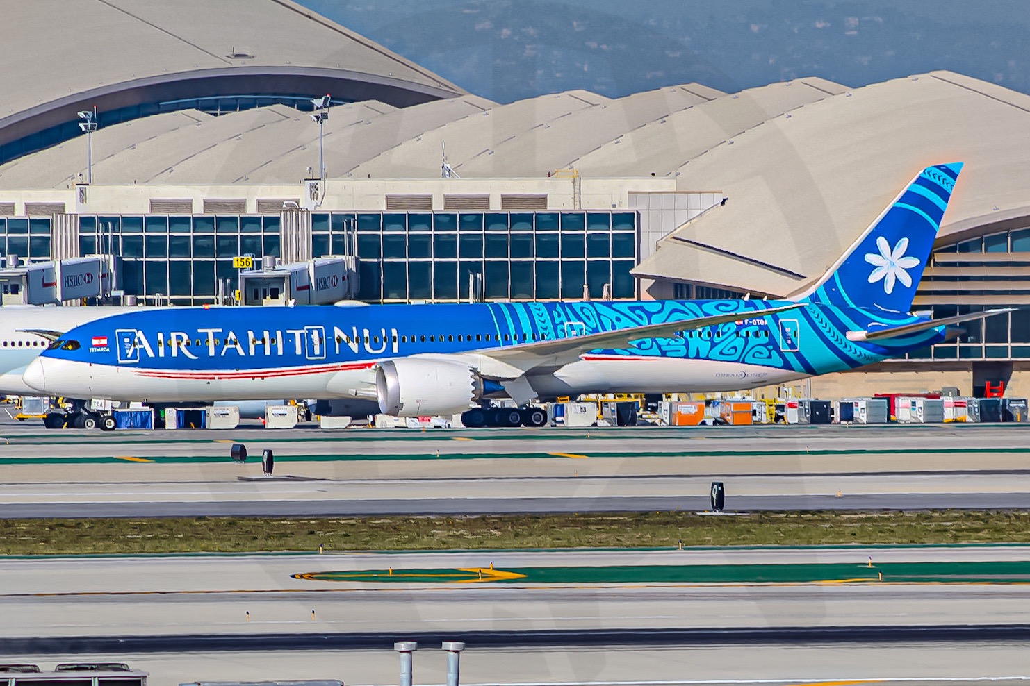 Full size: Air Tahiti Nui Boeing 787-9 F-OTOA at Los Angeles International Airport