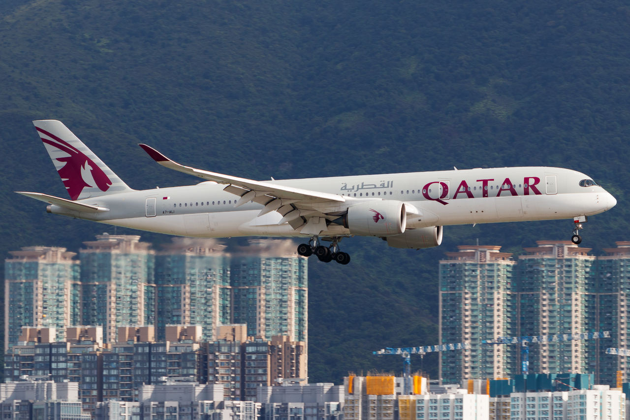 Full size: Qatar Airways Airbus A350-900 A7-ALI at Hong Kong International Airport