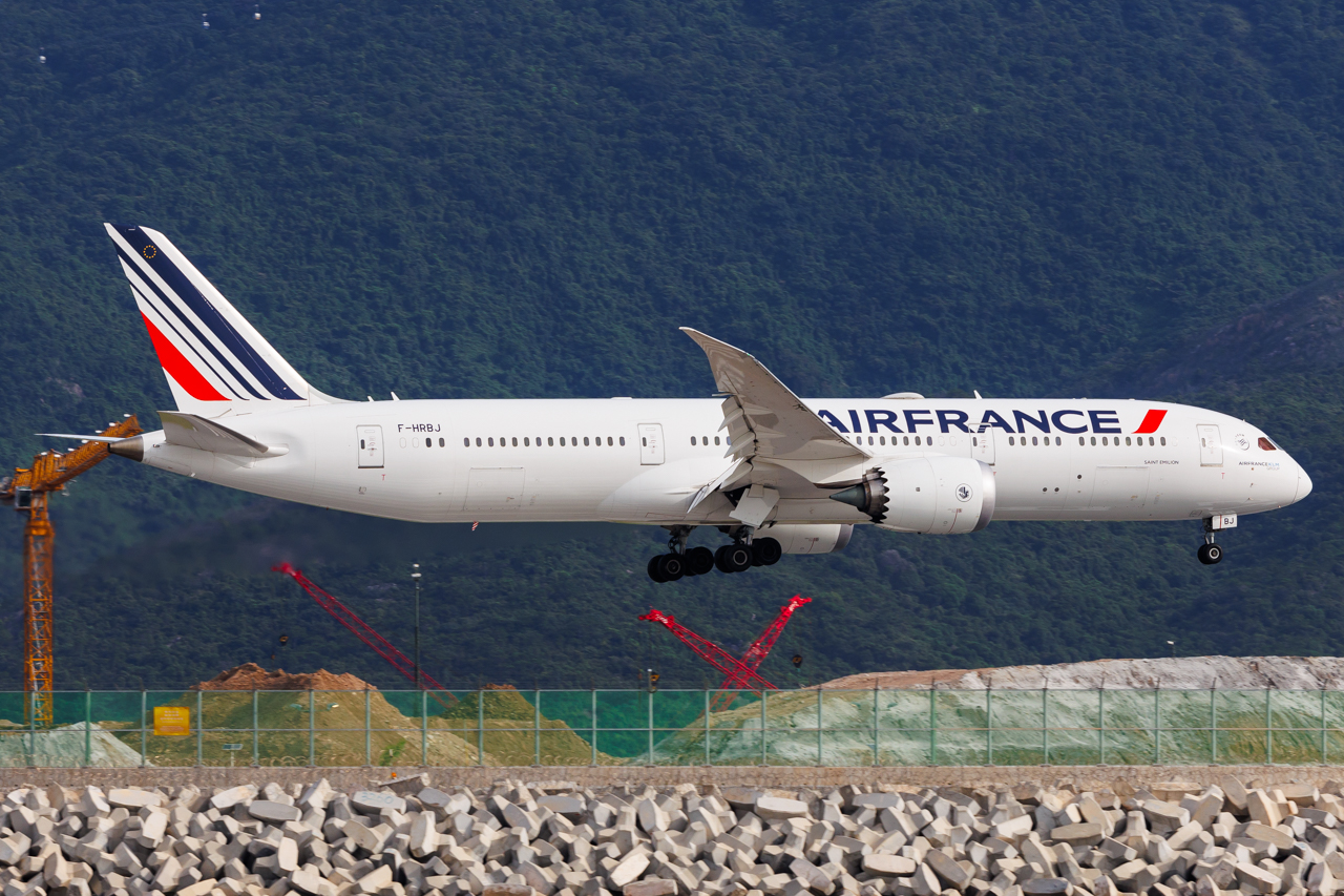 Full size: Air France Boeing 787-9 F-HRBJ at Hong Kong International Airport