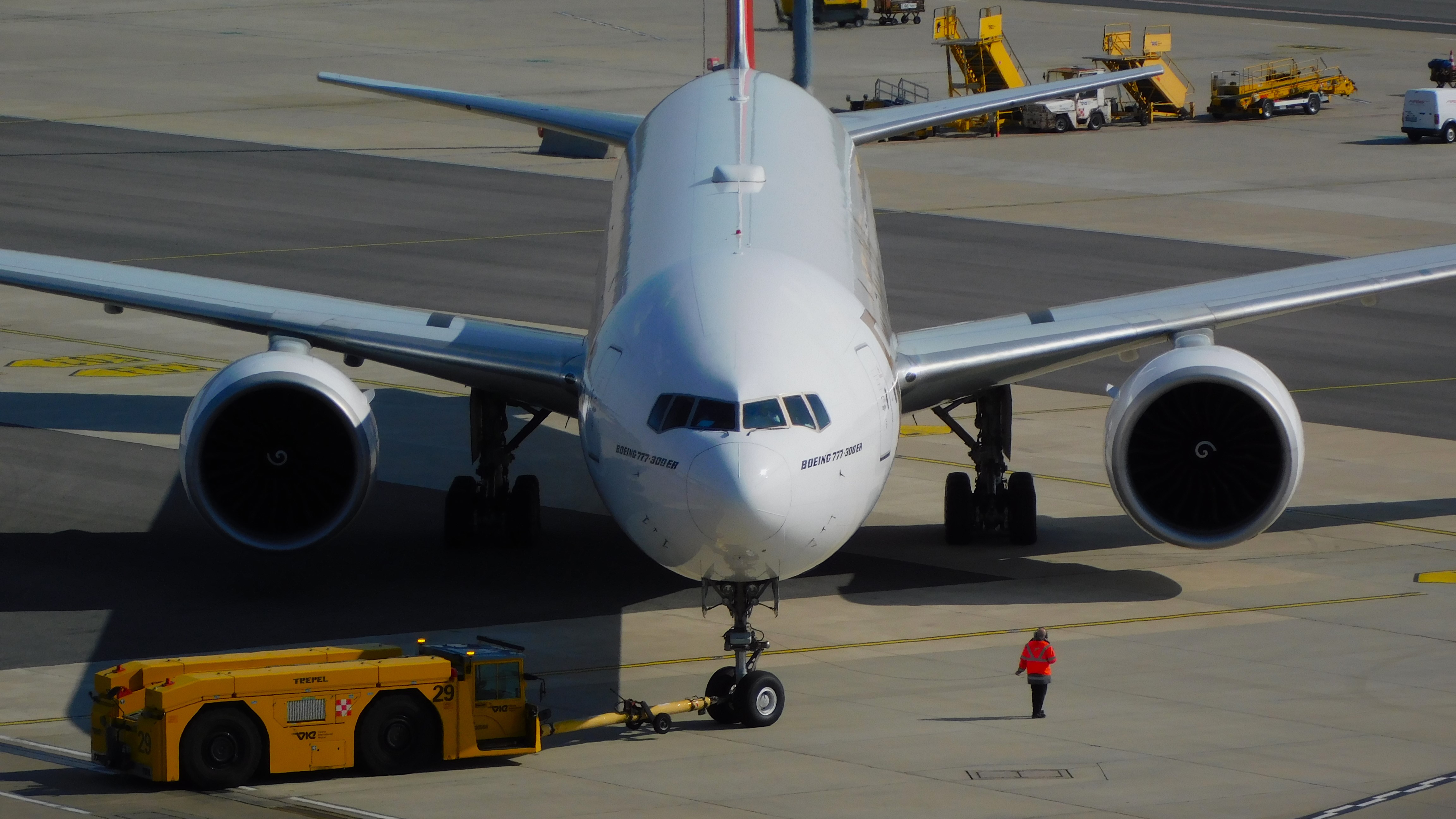 Full size: Emirates Boeing 777-300ER A6-EGO at Vienna International Airport