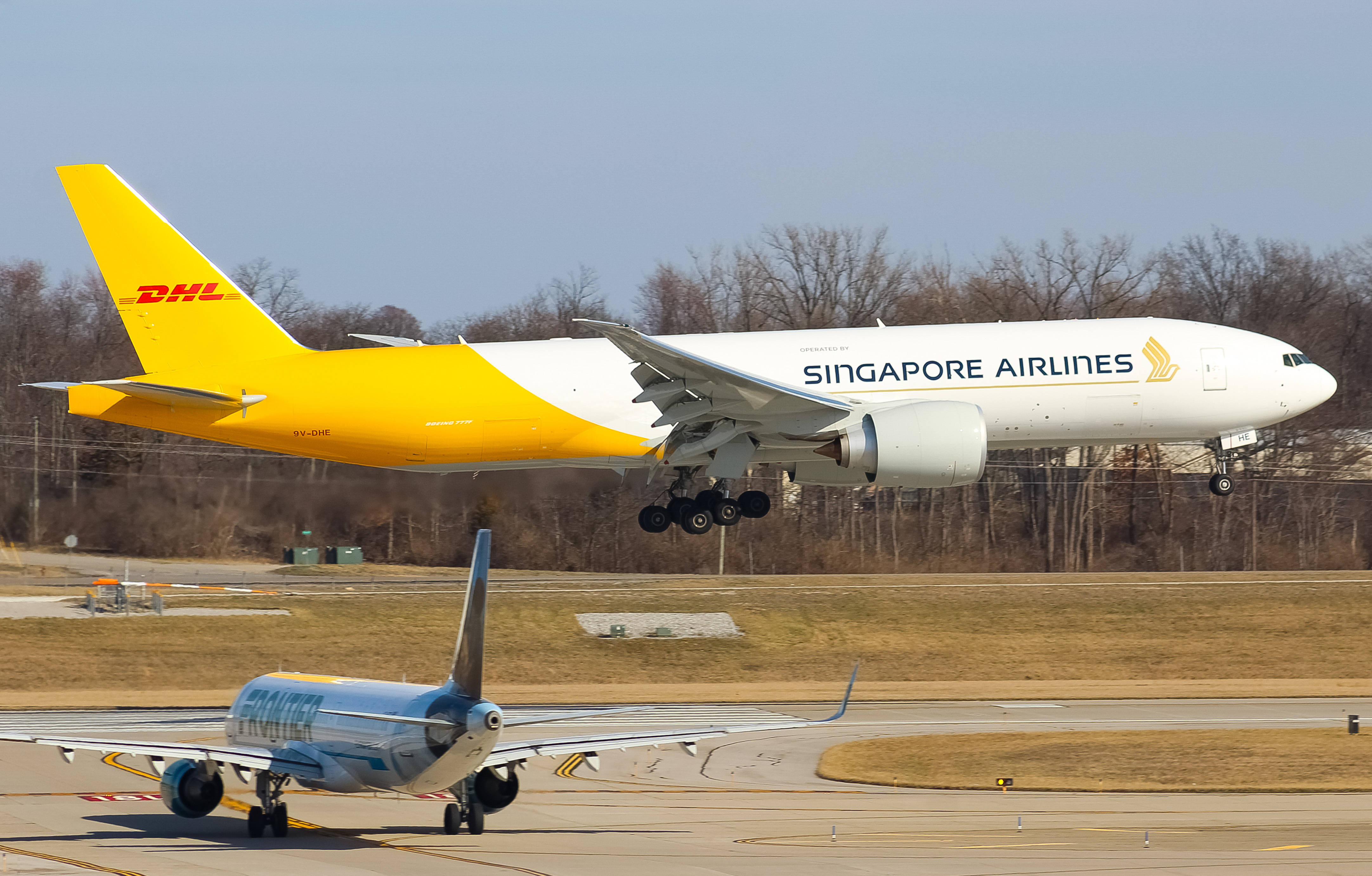 Full size: Singapore Airlines Cargo Boeing 777-200 9V-DHE at Cincinnati/Northern Kentucky International Airport
