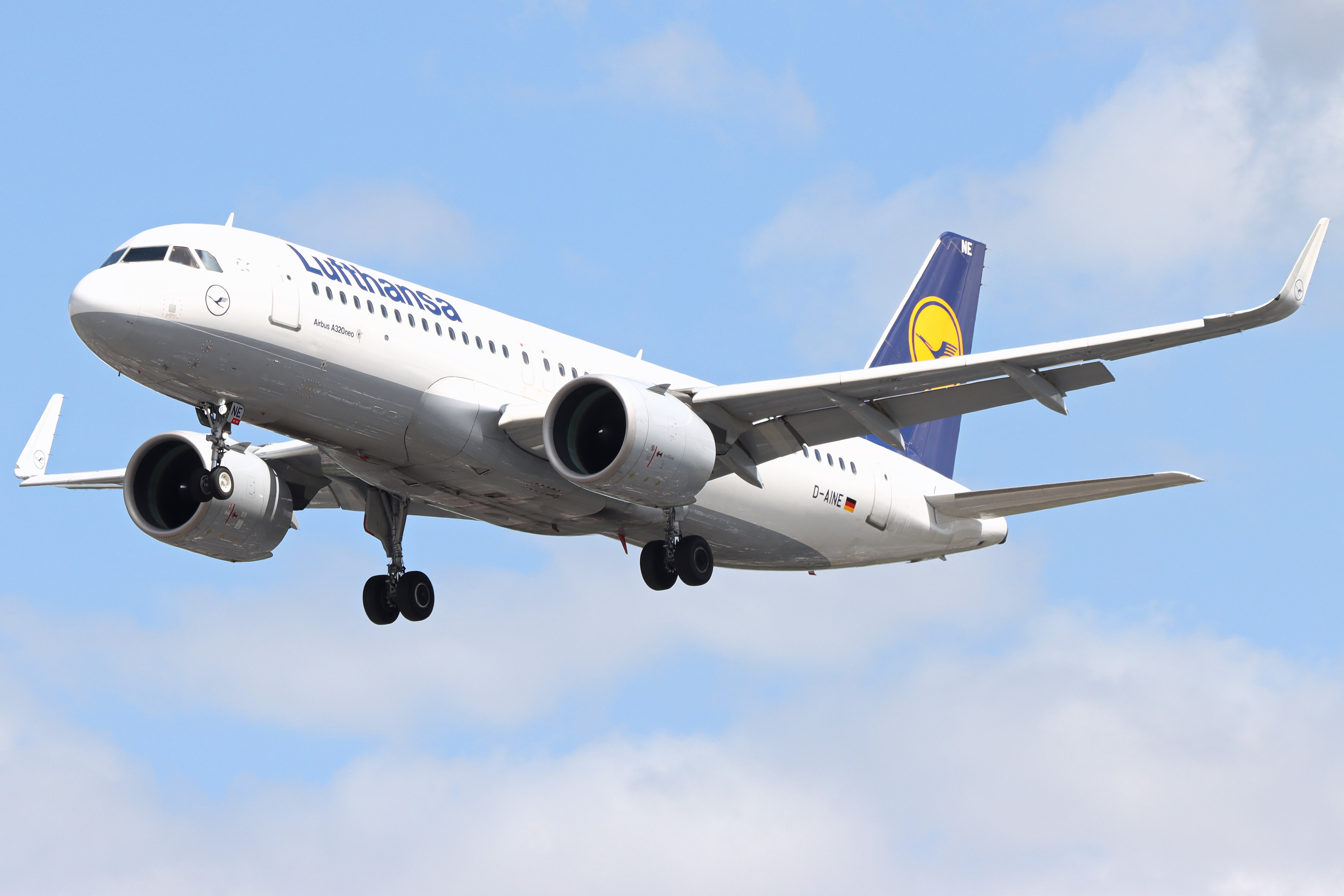 Full size: Lufthansa Airbus A320NEO D-AINE at London Heathrow International Airport