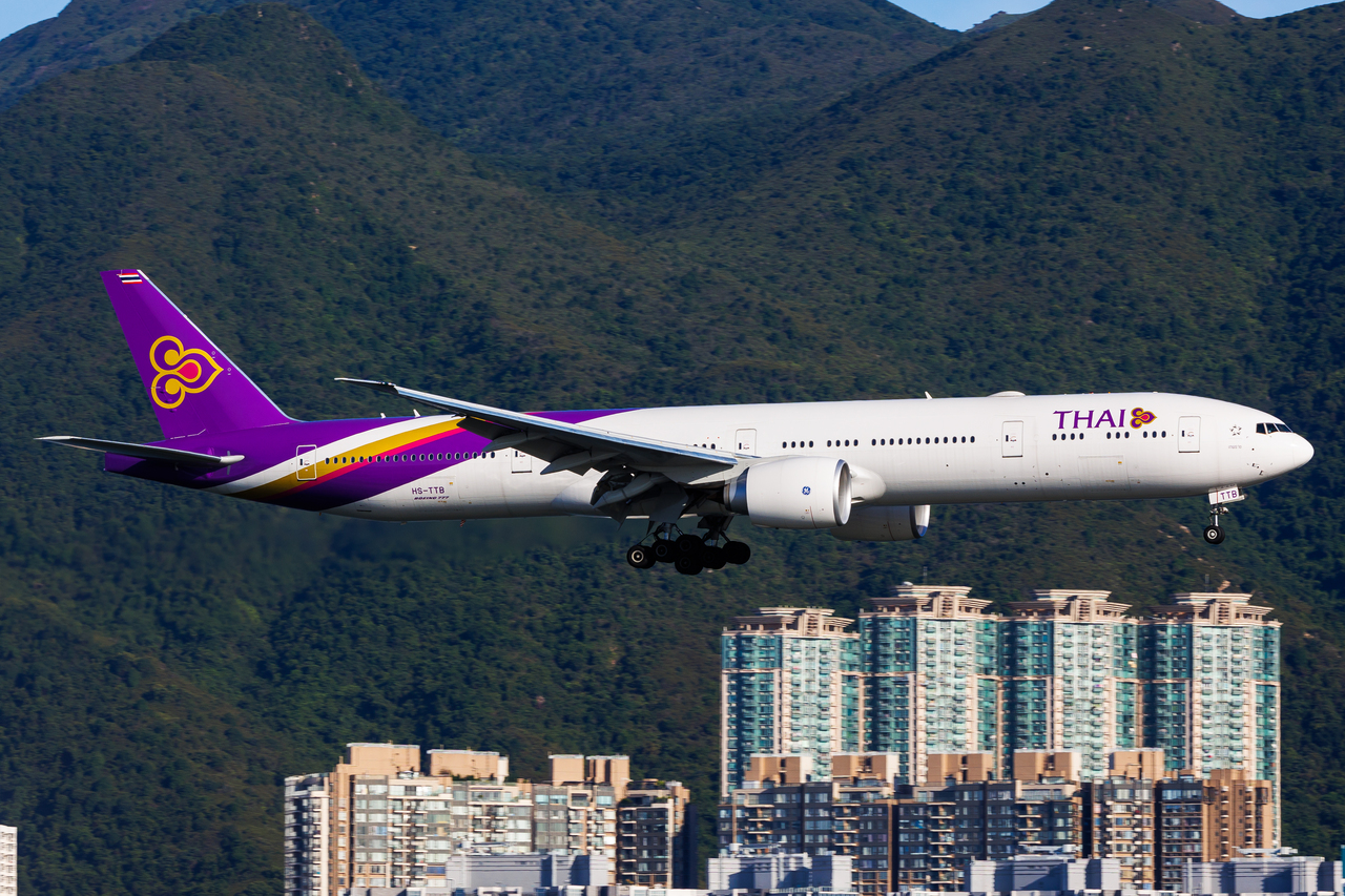 HS-TTB | Thai Airways Boeing 777-300ER at HKG | AeroXplorer