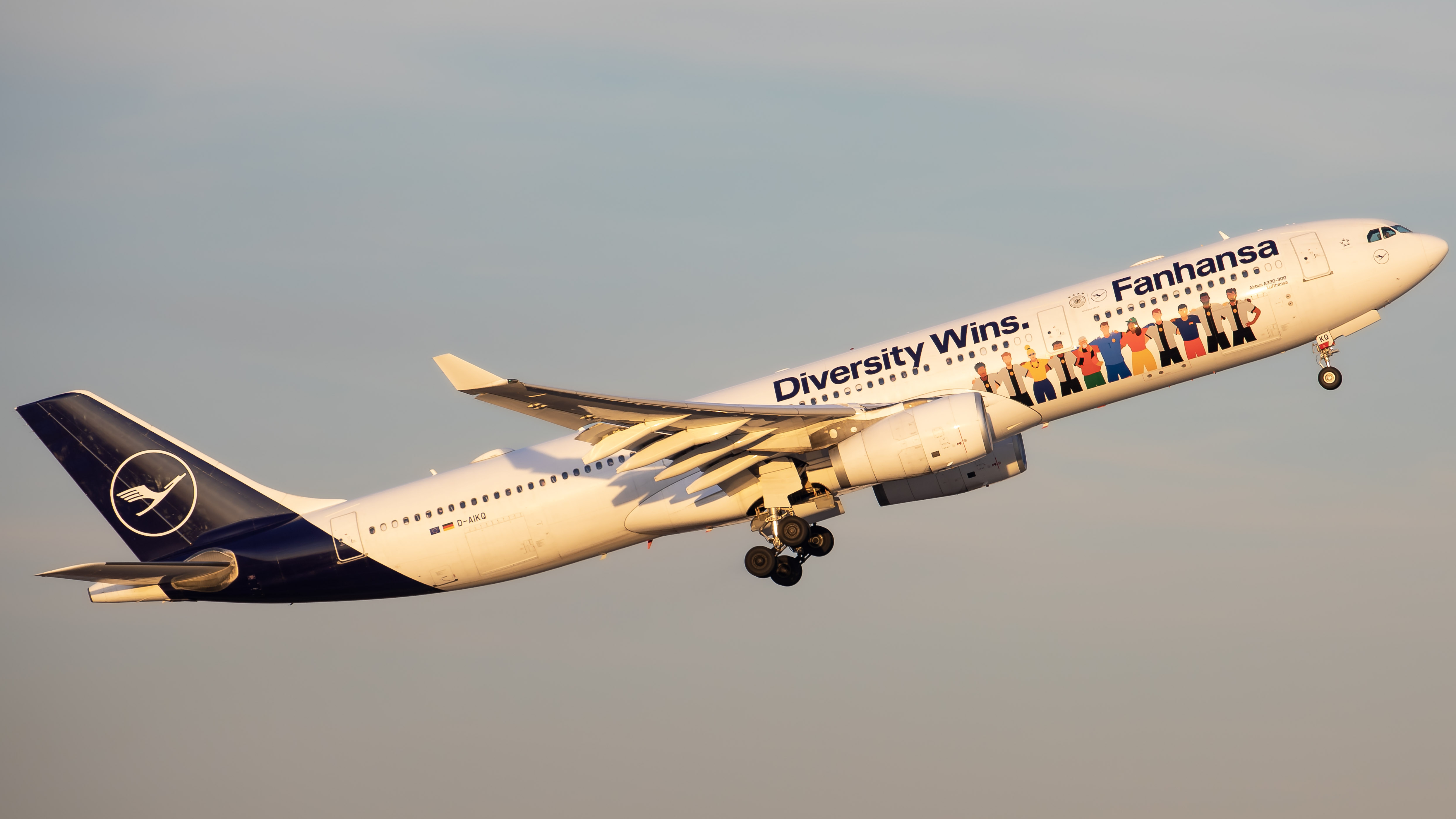 Full size: Lufthansa Airbus A330-300 D-AIKQ at Houston-George Bush Intercontinental Airport