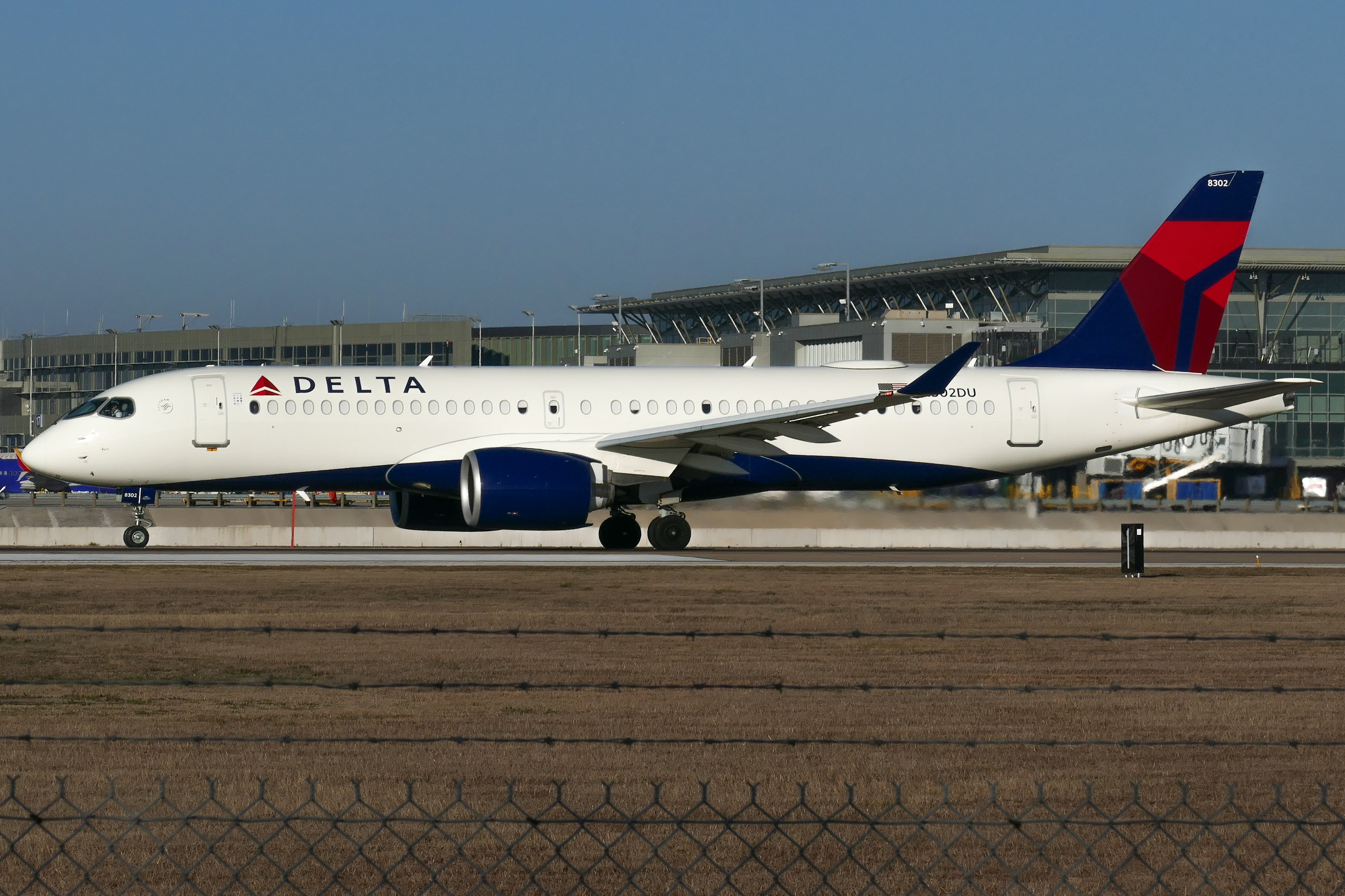 Full size: Delta Airlines Airbus A220-300 N302DU  at Austin-Bergstrom International Airport