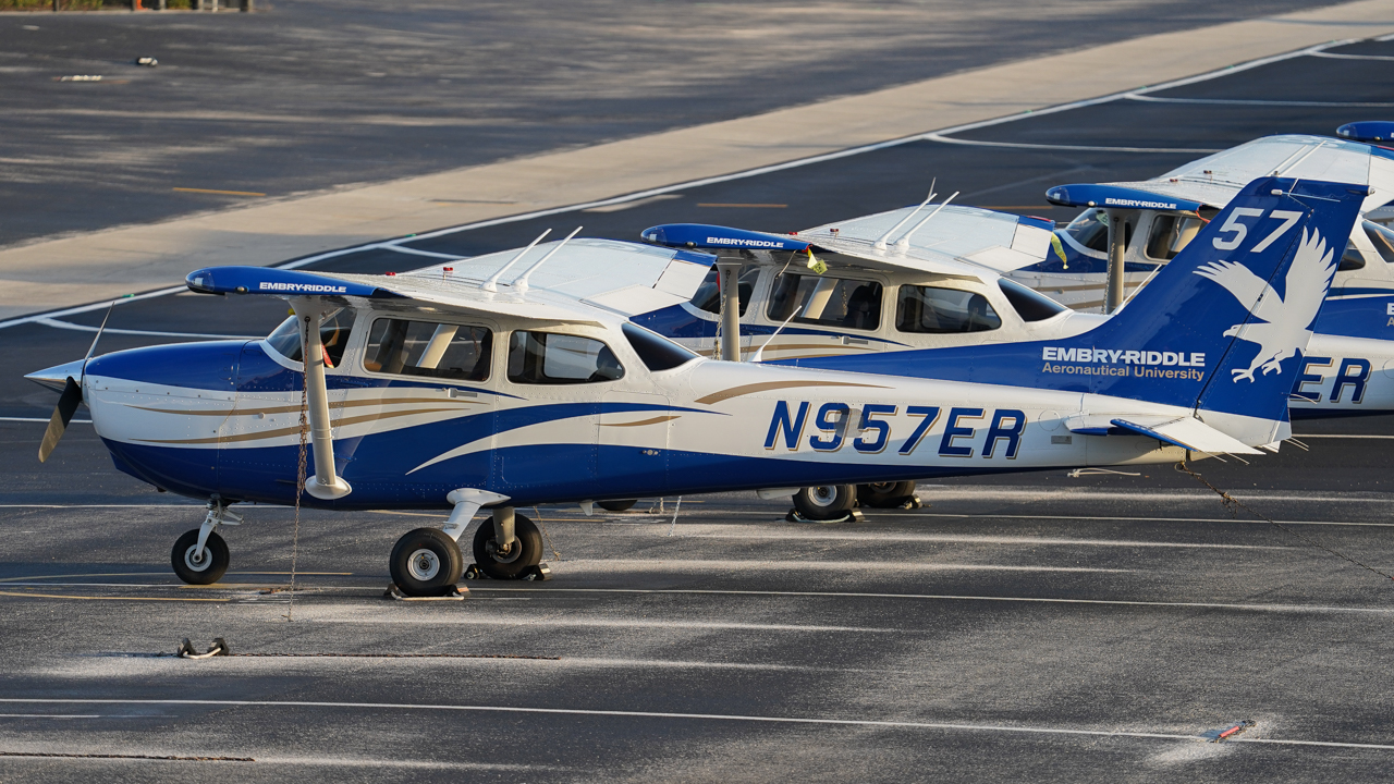 Full size: Embry-Riddle Aeronautical University Cessna 172 N957ER at Daytona Beach International Airport