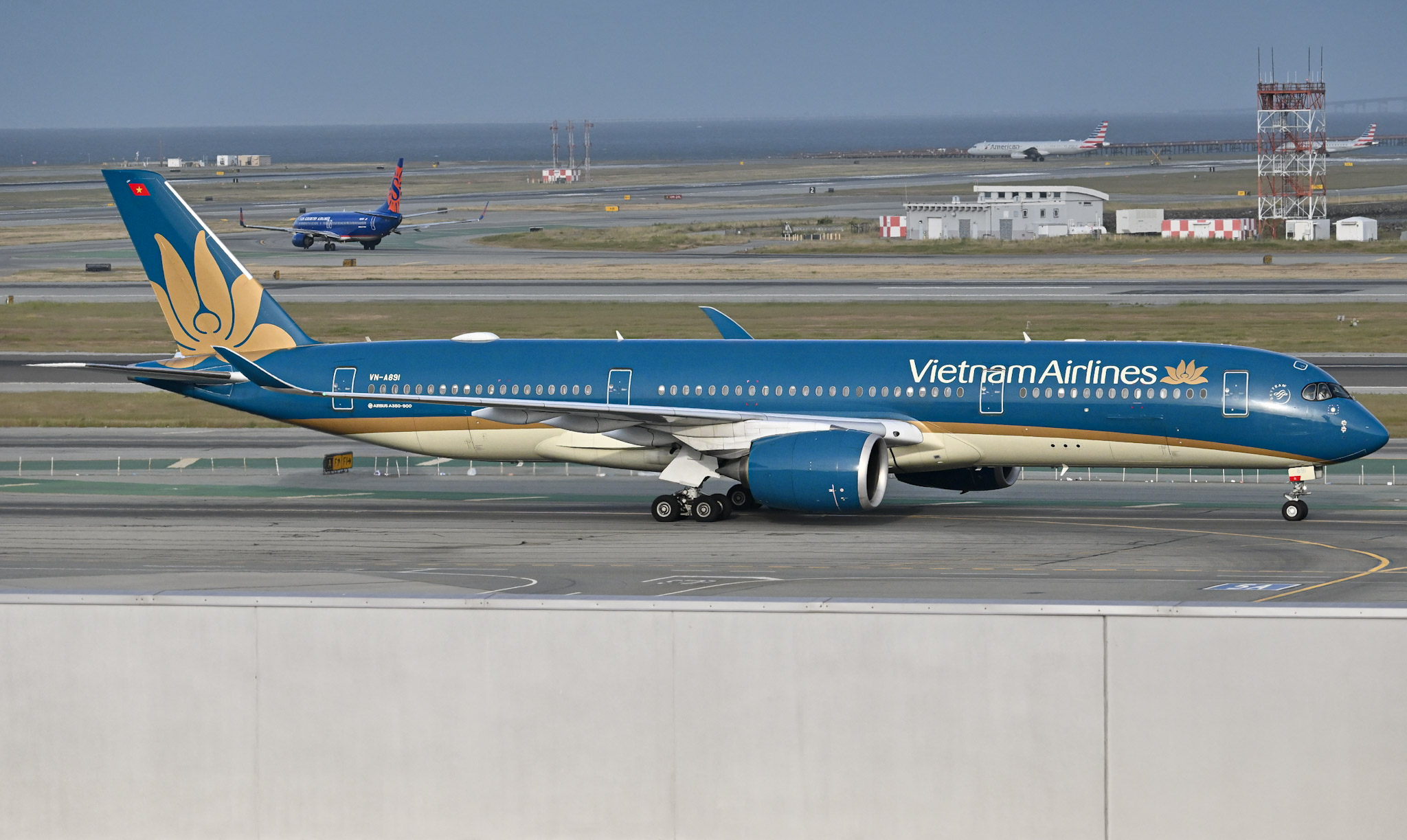 Full size: Vietnam Airlines Airbus A350-900 VN-A891 at San Francisco International Airport