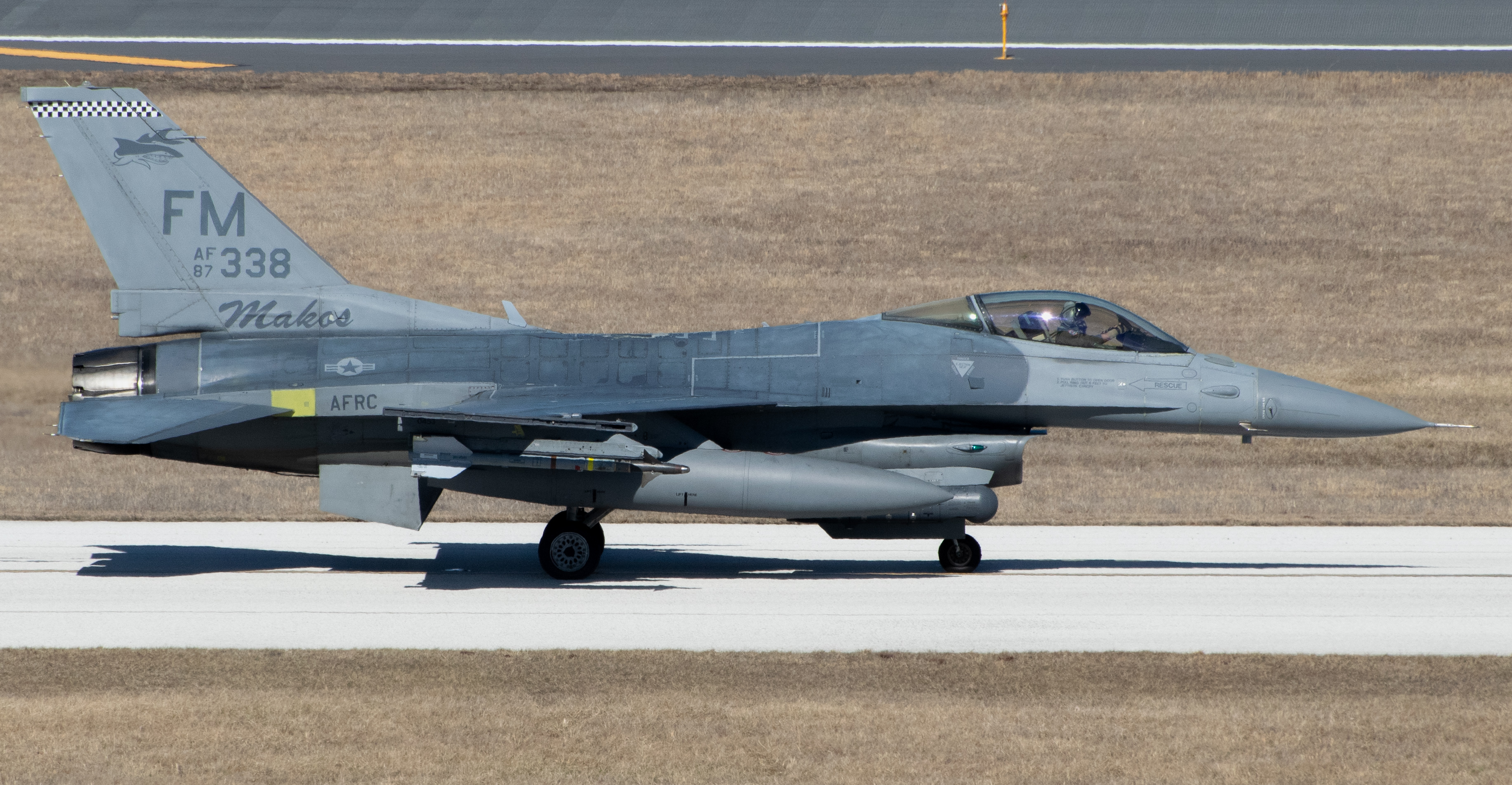 Full size: USAF - United States Air Force General Dynamics F-16 Fighting Falcon 87-0338 at Atlantic City International Airport