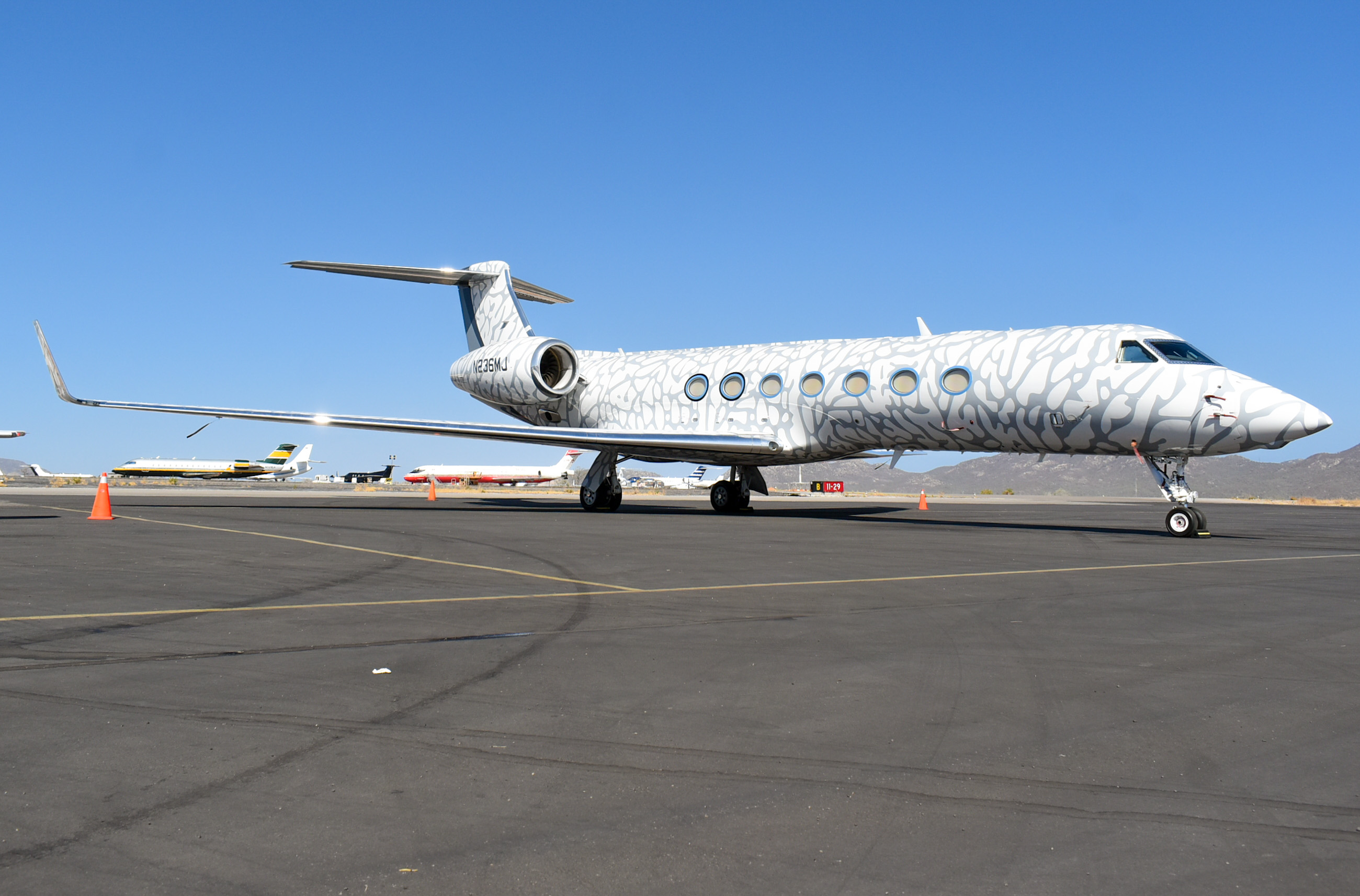 Full size: PRIVATE Gulfstream G550 N236MJ at Aeropuerto de Cabo San Lucas Internacional