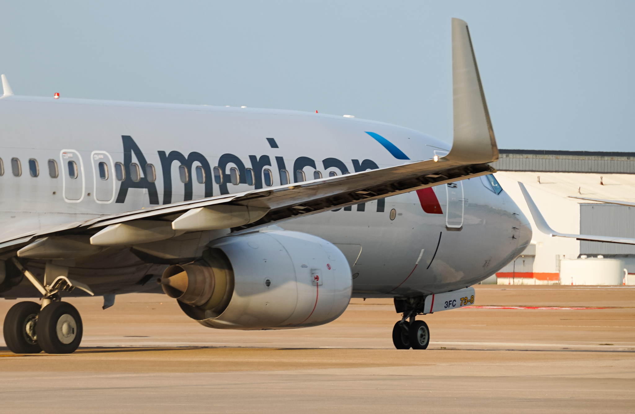 Full size: American Airlines Boeing 737-800 N826NN at Dallas-Fort Worth International Airport
