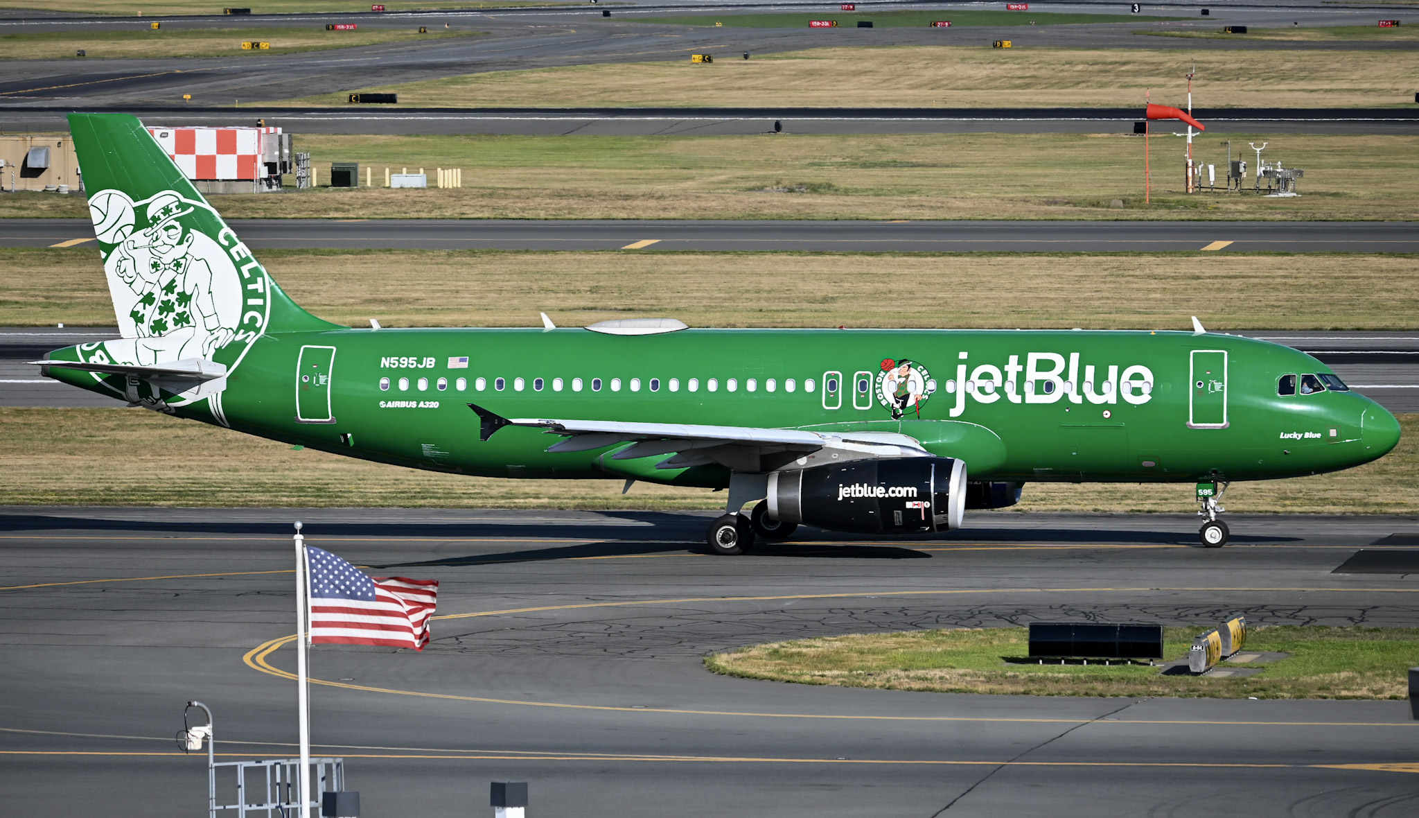 Full size: JetBlue Airways Airbus A320 N595JB at General Edward Lawrence Logan International Airport