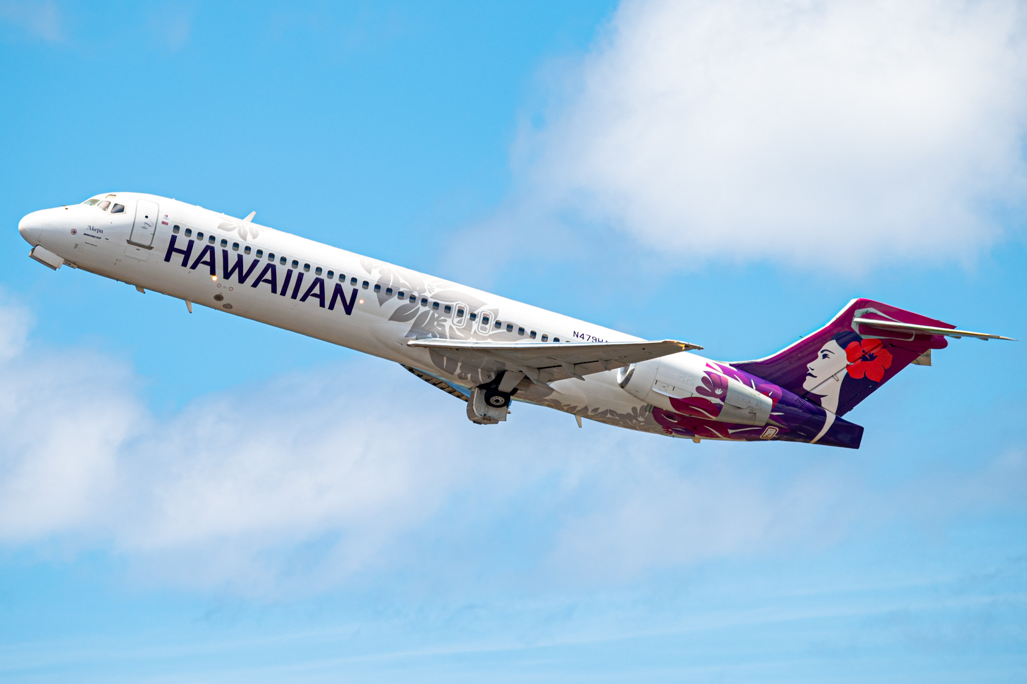 Full size: Hawaiian Airlines Boeing 717-200 N479HA at Daniel K Inouye International Airport