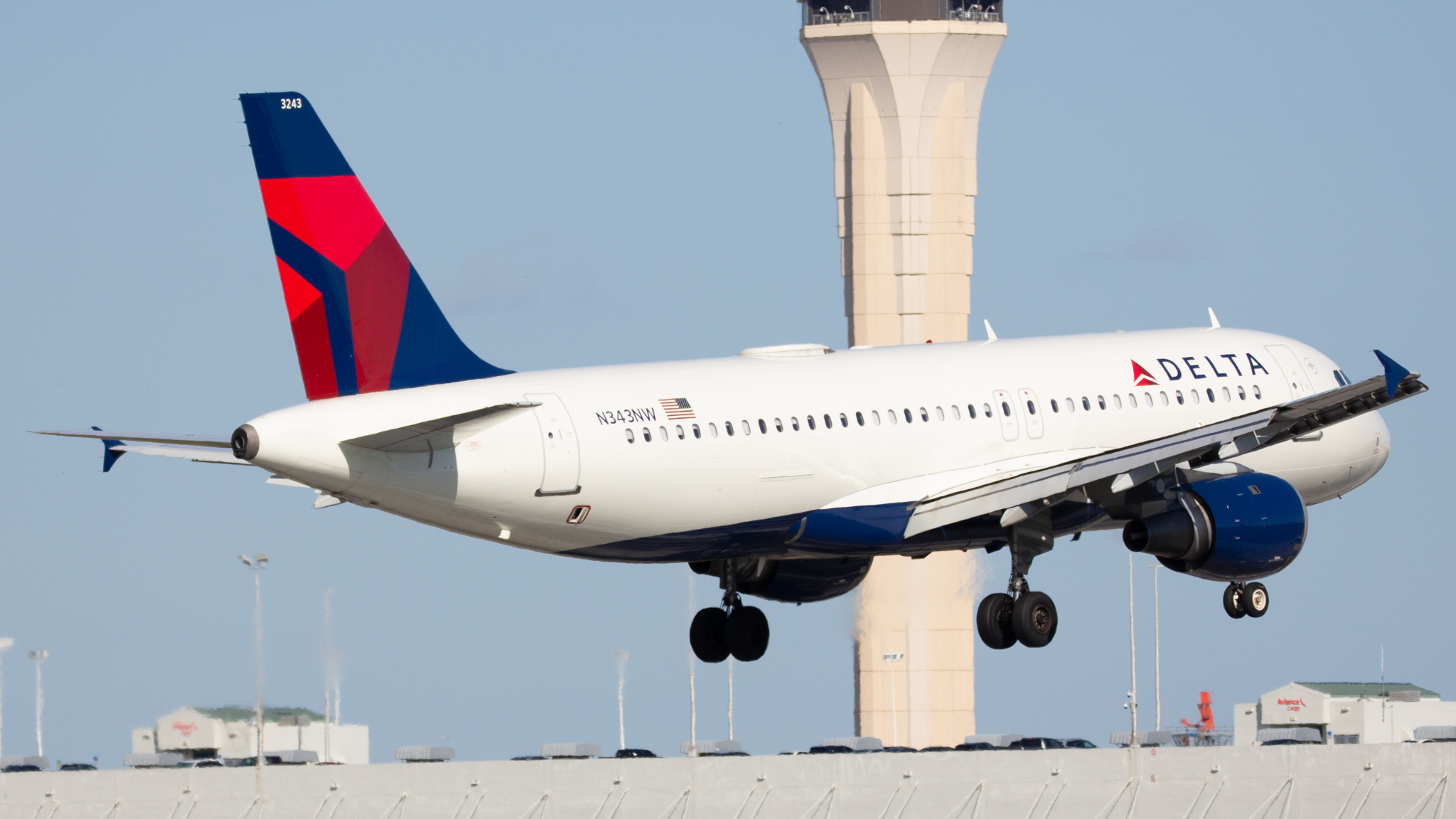Full size: Delta Airlines Airbus A320 N343NW at Miami International Airport