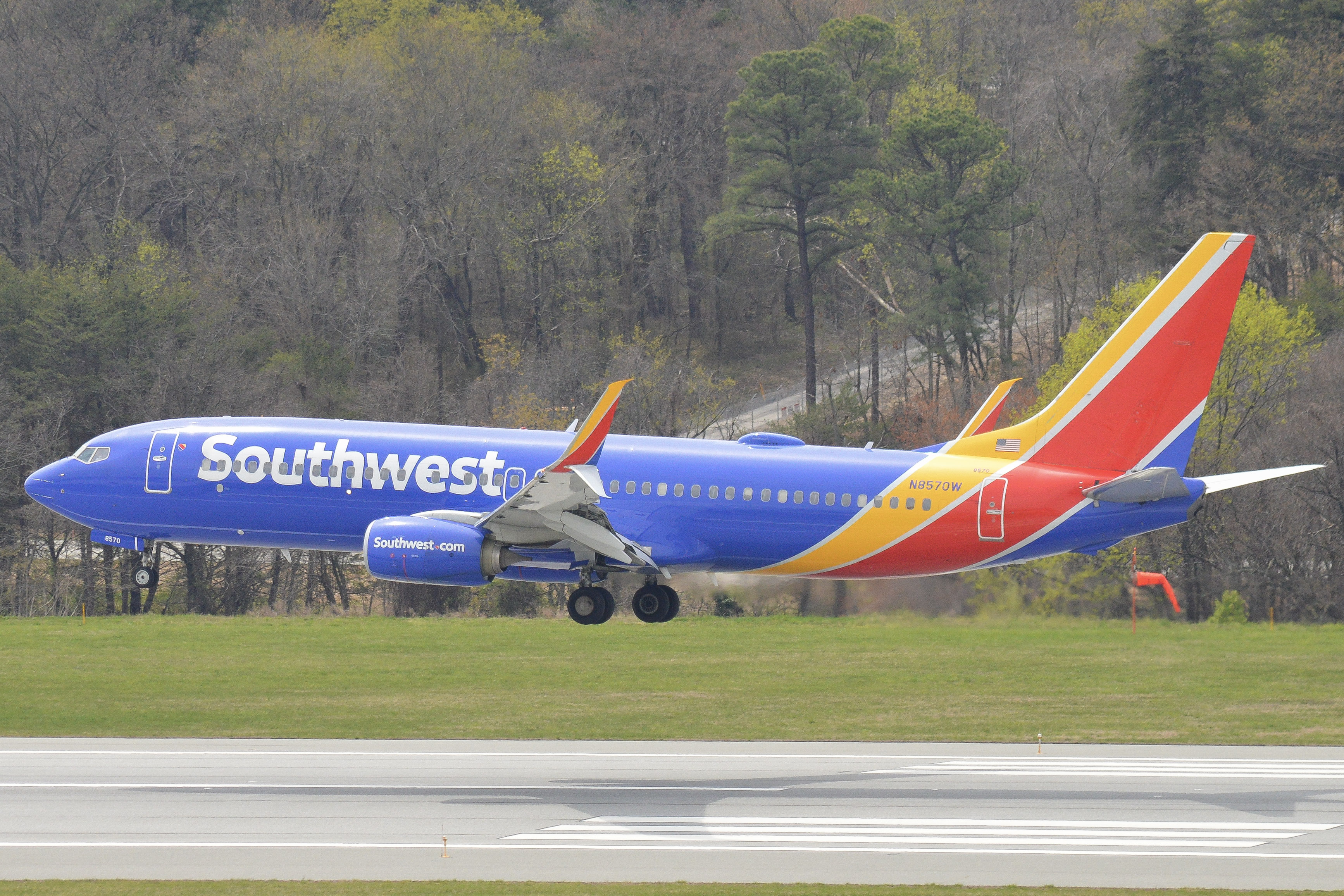 Full size: Southwest Airlines Boeing 737-800 N8570W at Baltimore/Washington International Thurgood Marshall Airport