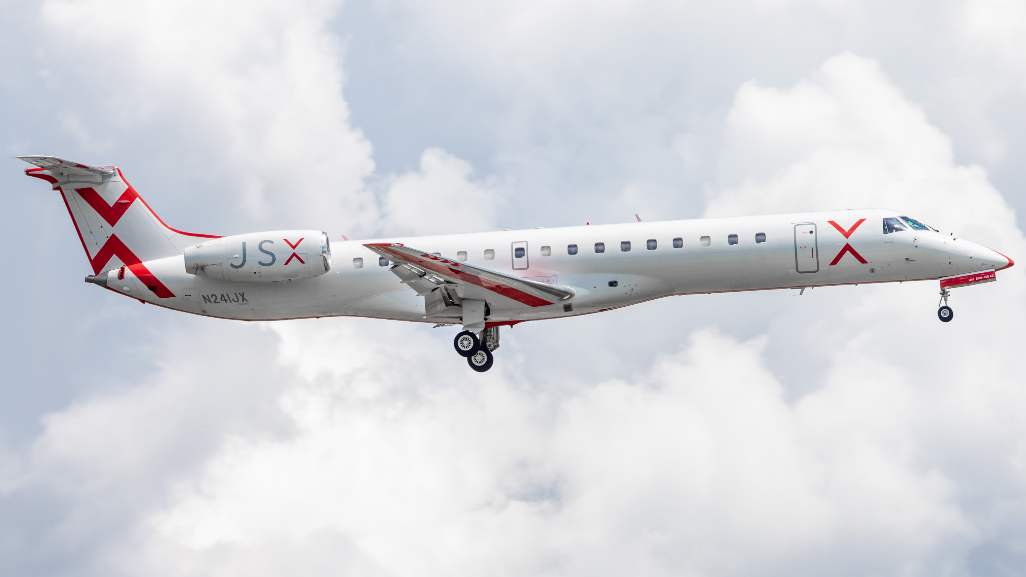 Full size: JSX Embraer ERJ145 N241JX at William P Hobby Airport