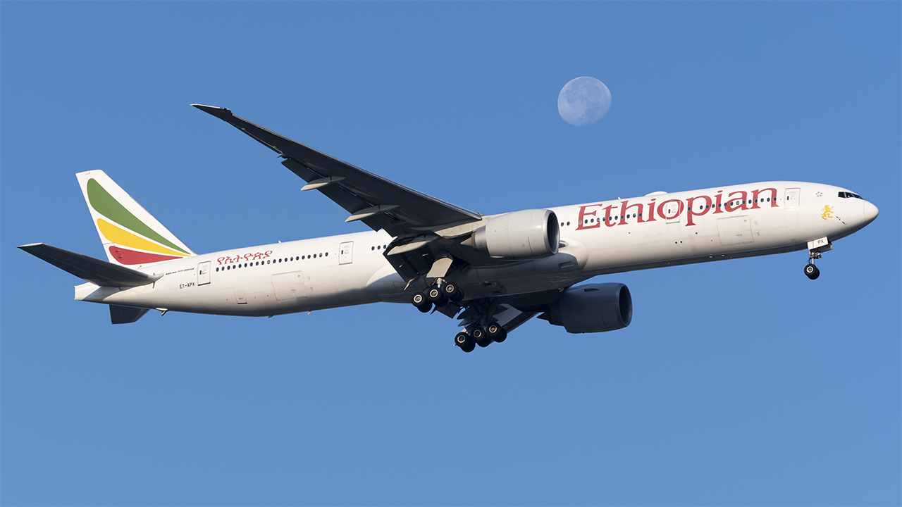Full size: Ethiopian Airlines  Boeing 777-300ER ET-APX at Washington Dulles International Airport