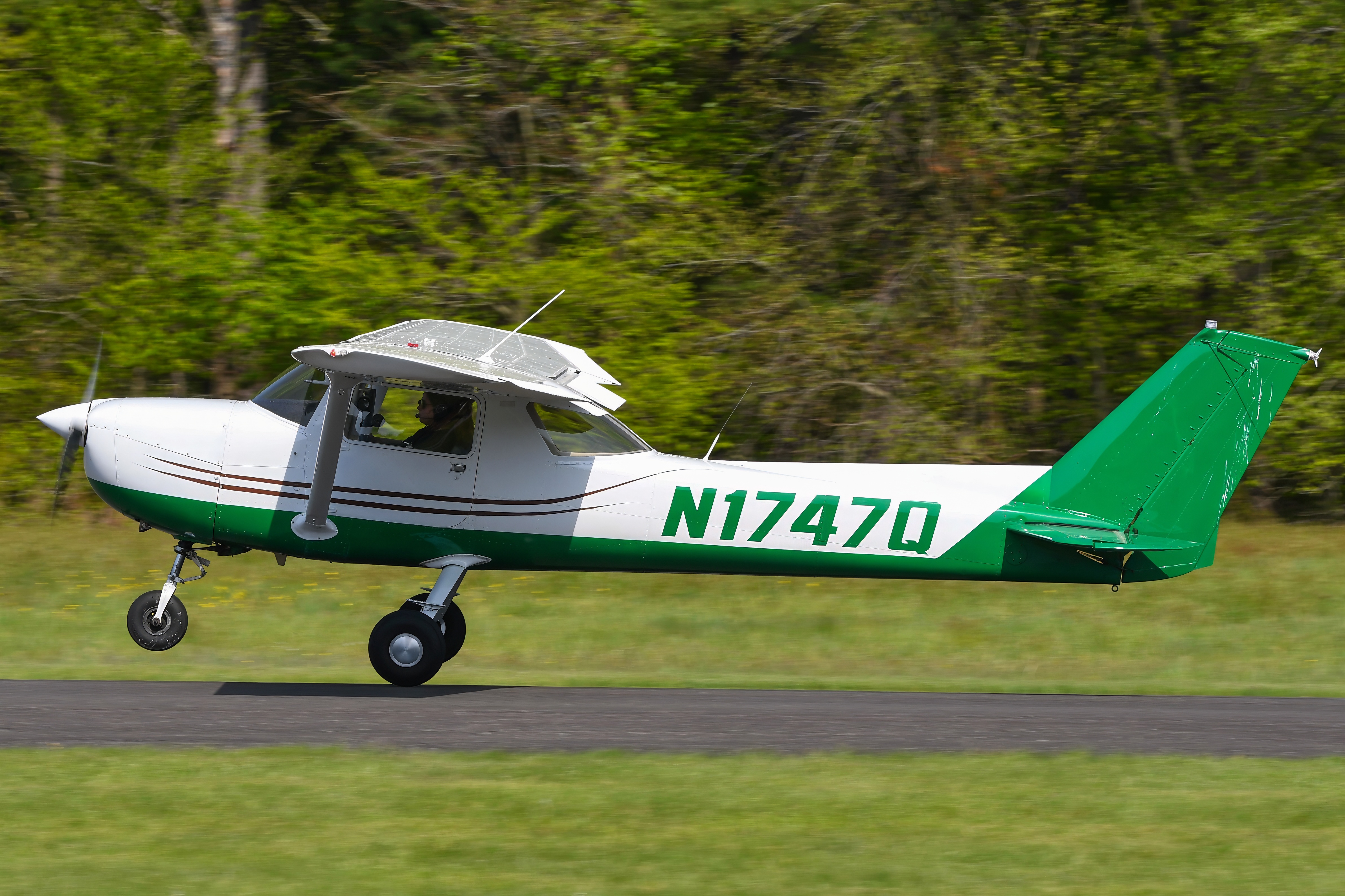 Full size: PRIVATE Cessna 150L N1747Q at Flying W Airport
