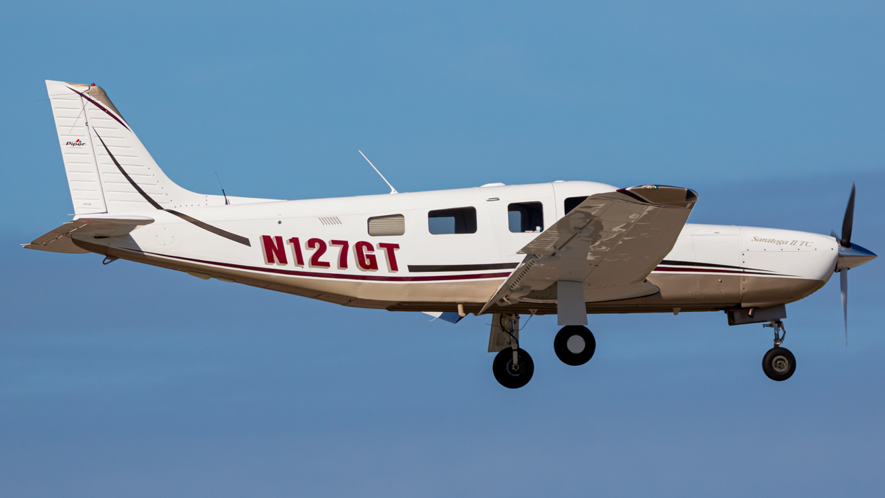 Full size: PRIVATE Piper 32 Saratoga/Lance N127GT at Naples Municipal Airport