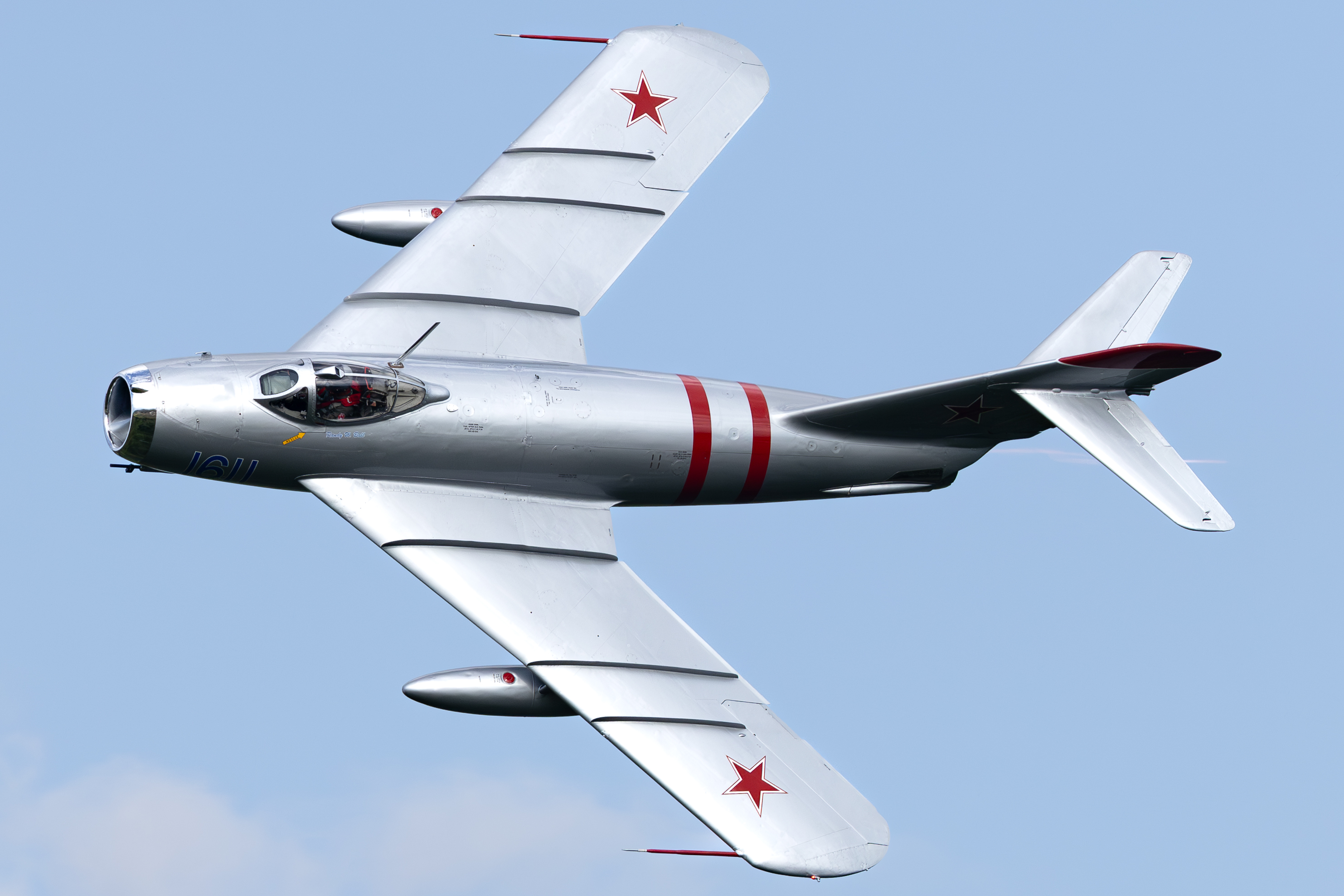 Full size: PRIVATE Mikoyan-Gurevich MiG-17 N217SH at 