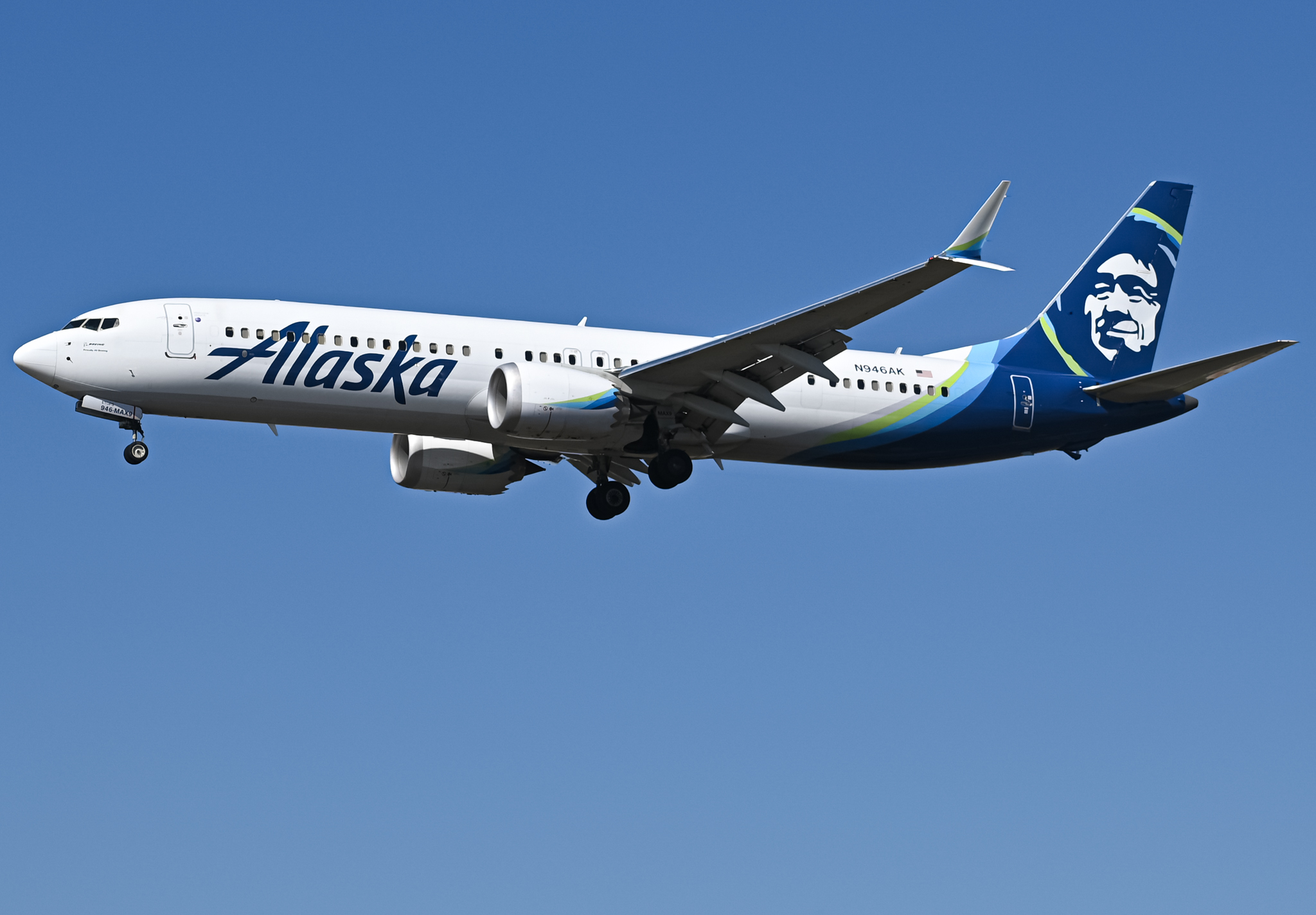 Full size: Alaska Airlines Boeing 737 MAX 9 N946AK at Los Angeles International Airport