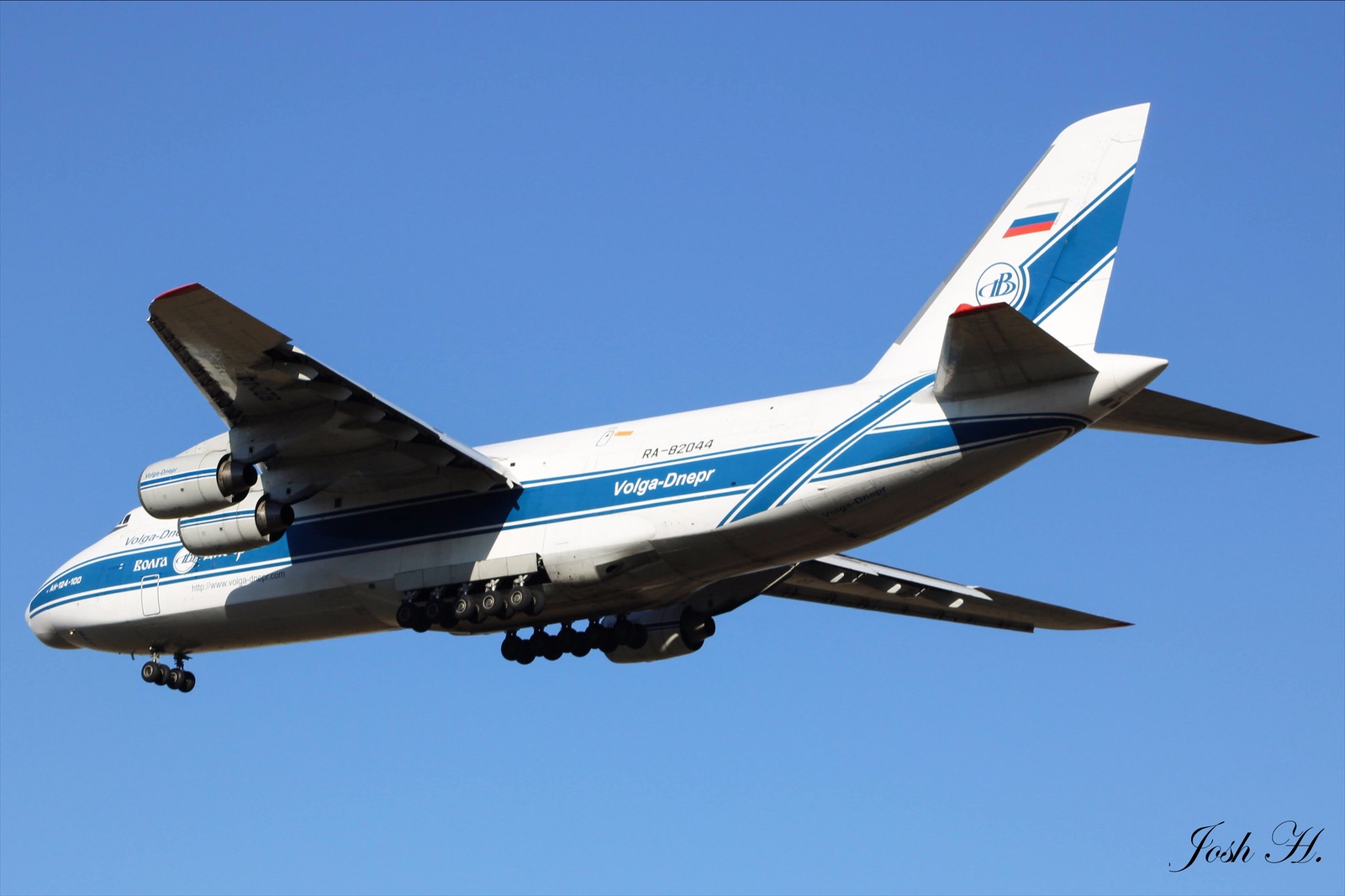 Full size: Volga-Dnepr Airlines Antonov An-124 RA-82044 at Dallas-Fort Worth International Airport