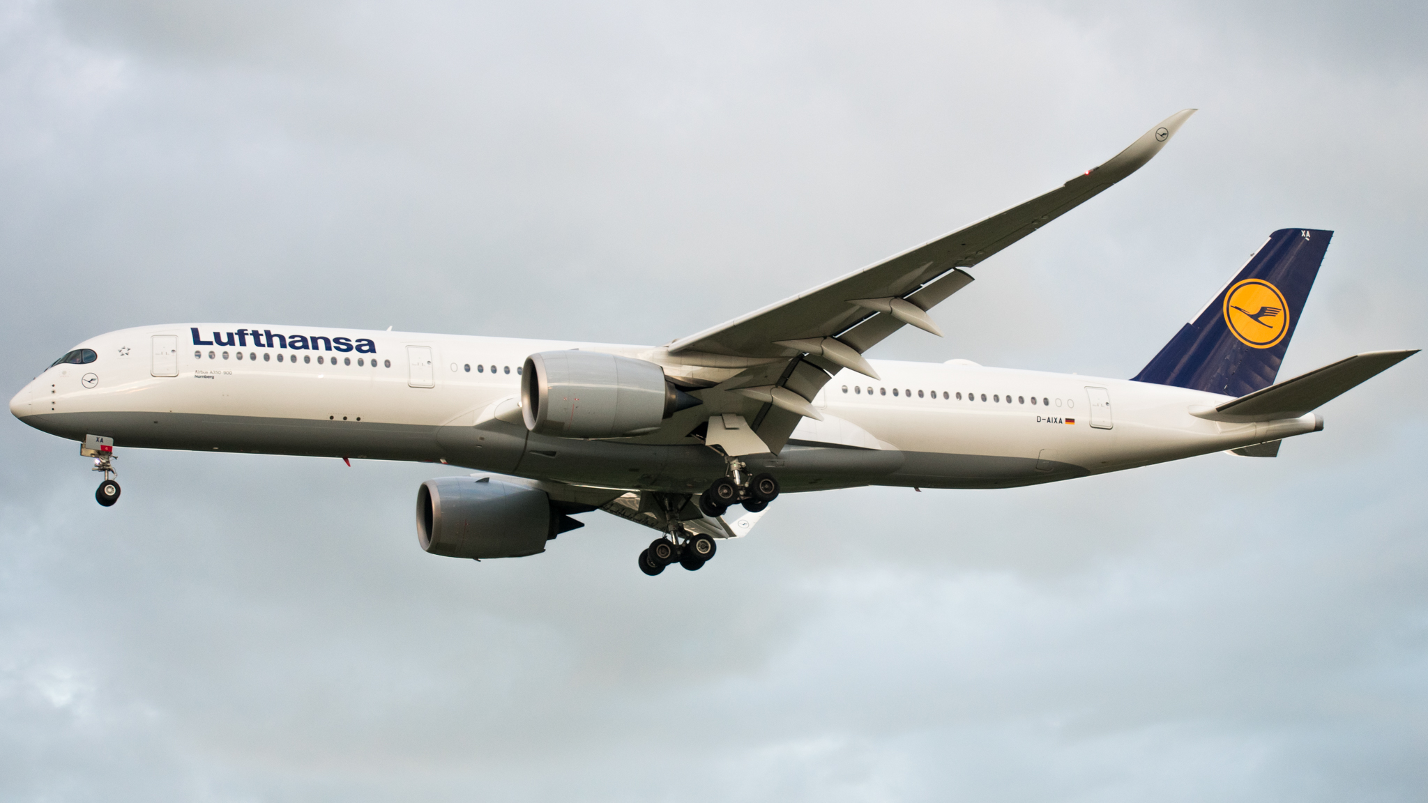Full size: Lufthansa Airbus A350-900 D-AIXA at Washington Dulles International Airport