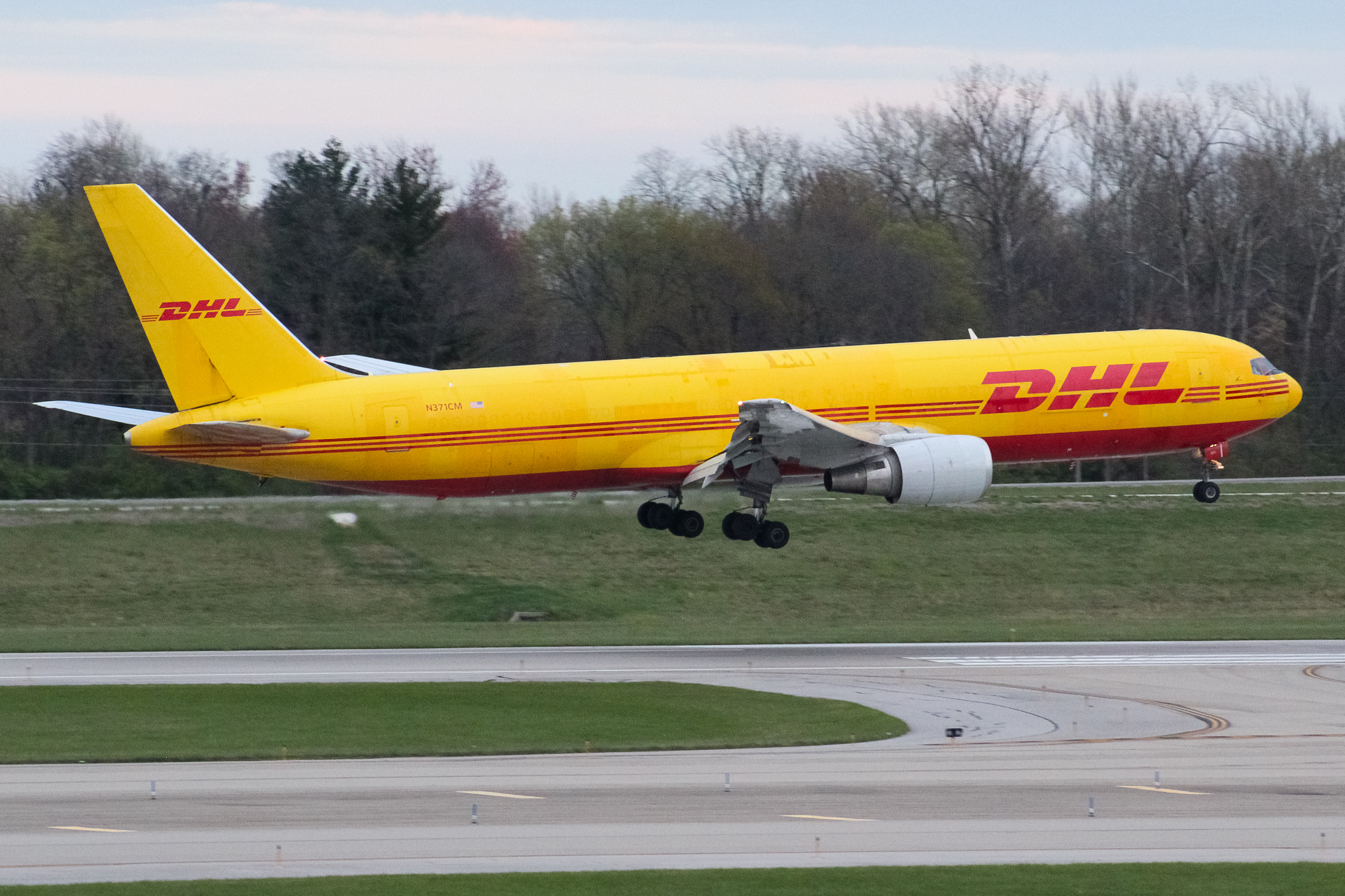 Full size: DHL Boeing 767-300F N371CM at Cincinnati/Northern Kentucky International Airport