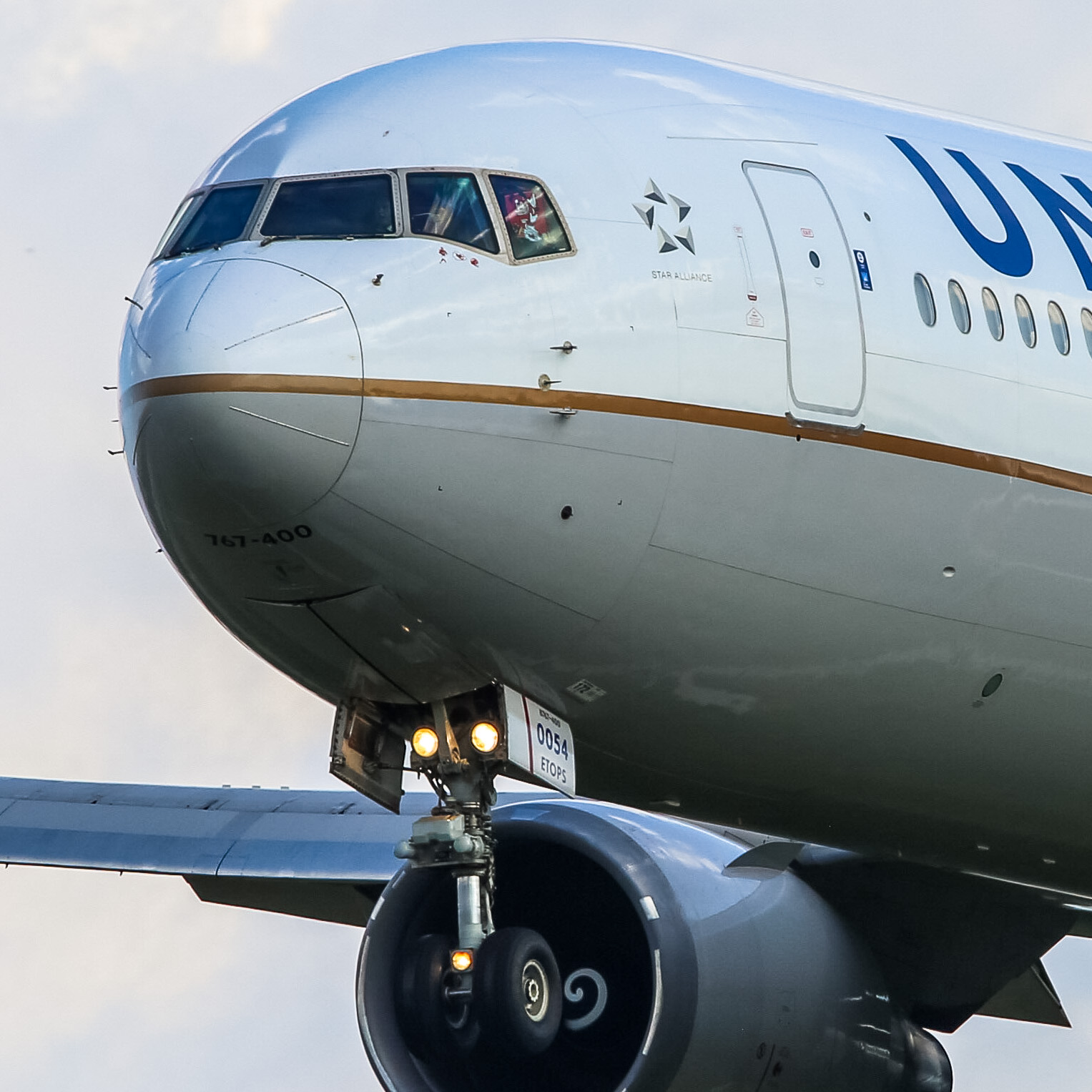 Full size: United Airlines Boeing 767-400ER N76054 at Baltimore/Washington International Thurgood Marshall Airport