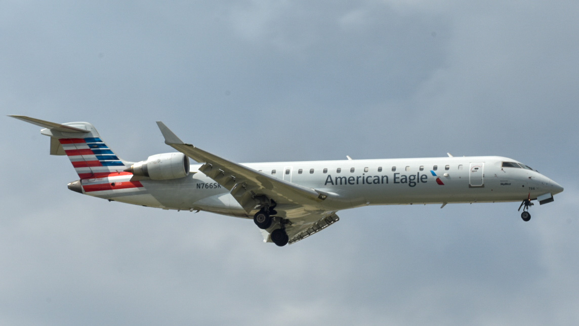 Full size: American Airlines Mitsubishi CRJ-700 N766SK at Chicago O'Hare International Airport