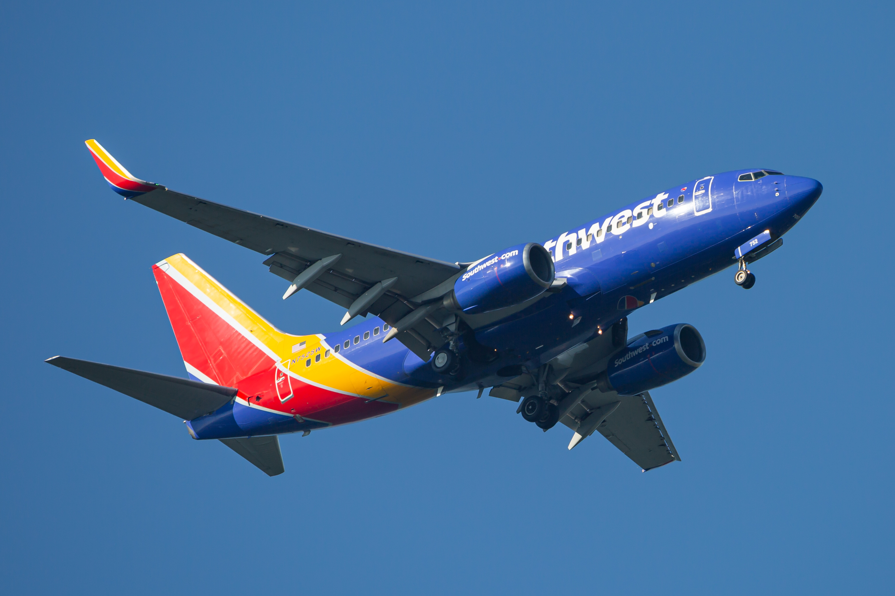 Full size: Southwest Airlines Boeing 737-700 N752SW at Baltimore/Washington International Thurgood Marshall Airport