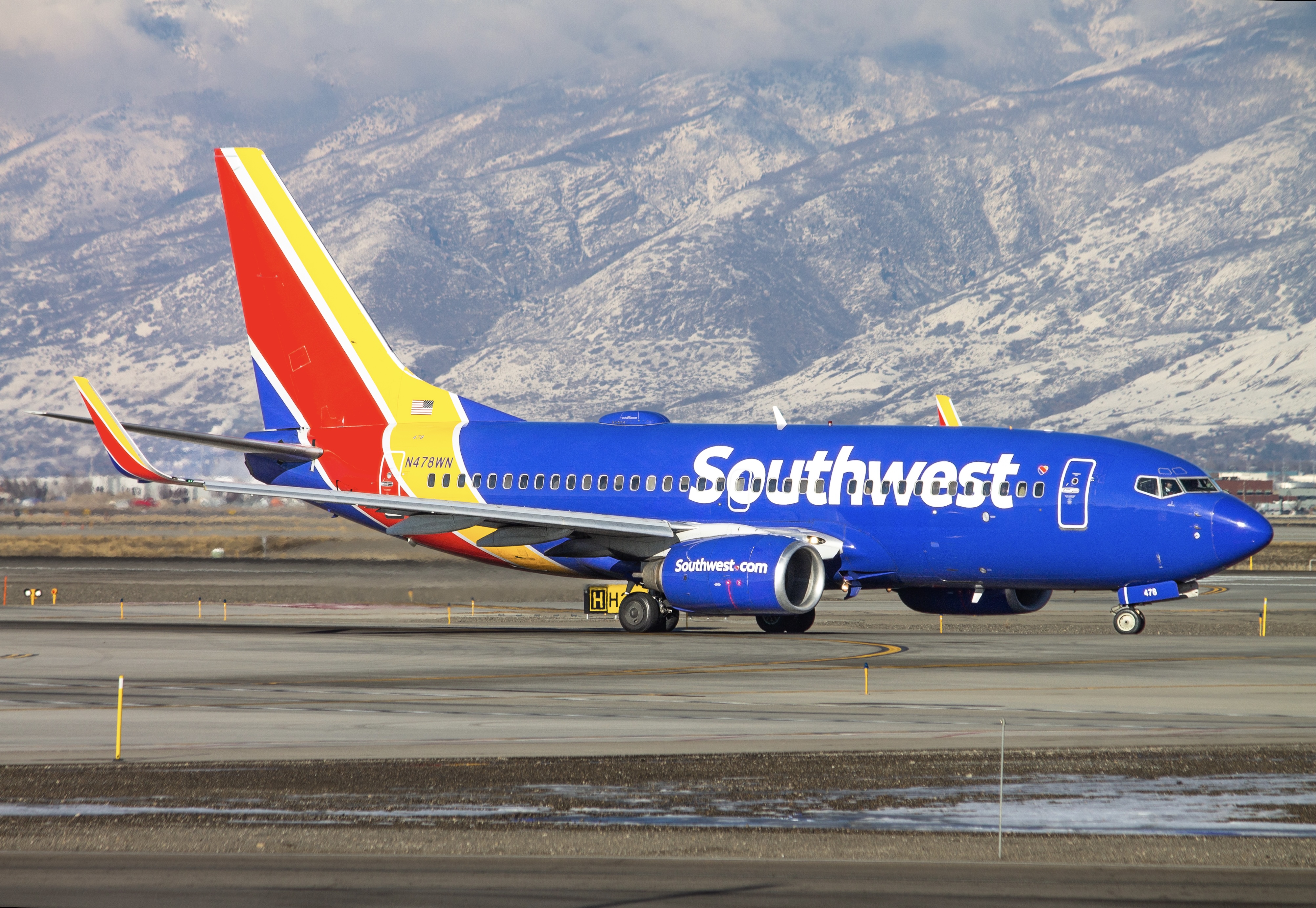 Full size: Southwest Airlines Boeing 737-700 N478WN at Salt Lake City International Airport