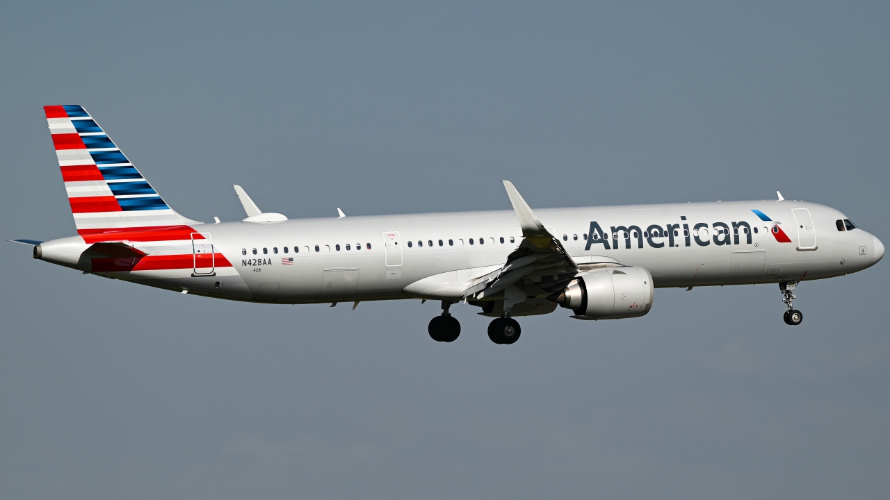Full size: American Airlines Airbus A321NEO N428AA at Dallas-Fort Worth International Airport