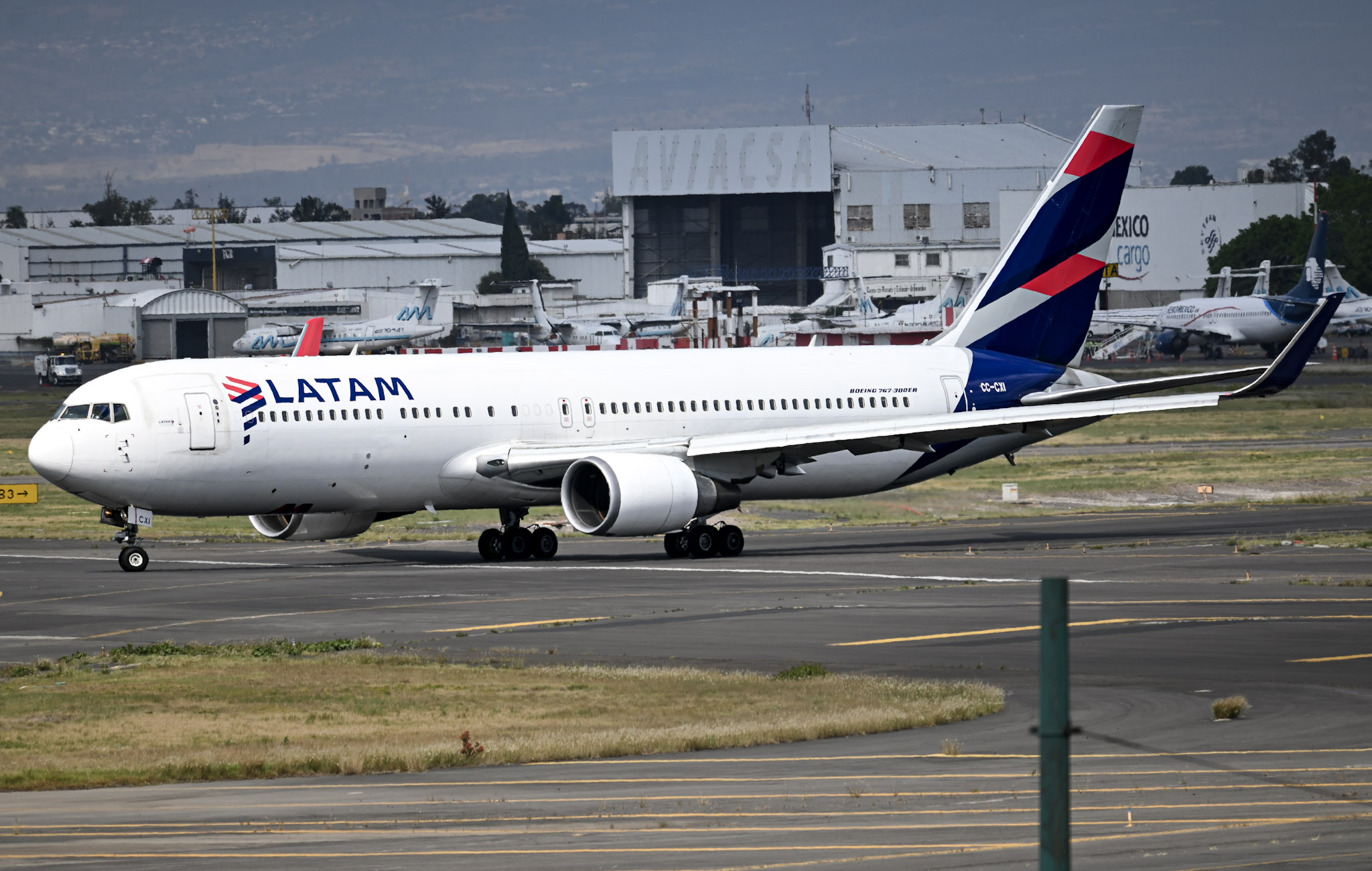 Full size: LATAM Boeing 767-300ER CC-CXI at Mexico City International Airport