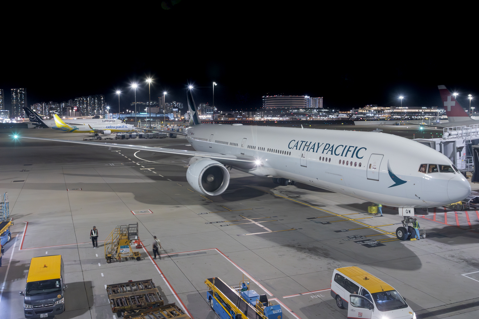 Full size: Cathay Pacific Boeing 777-300ER B-KQW at Hong Kong International Airport