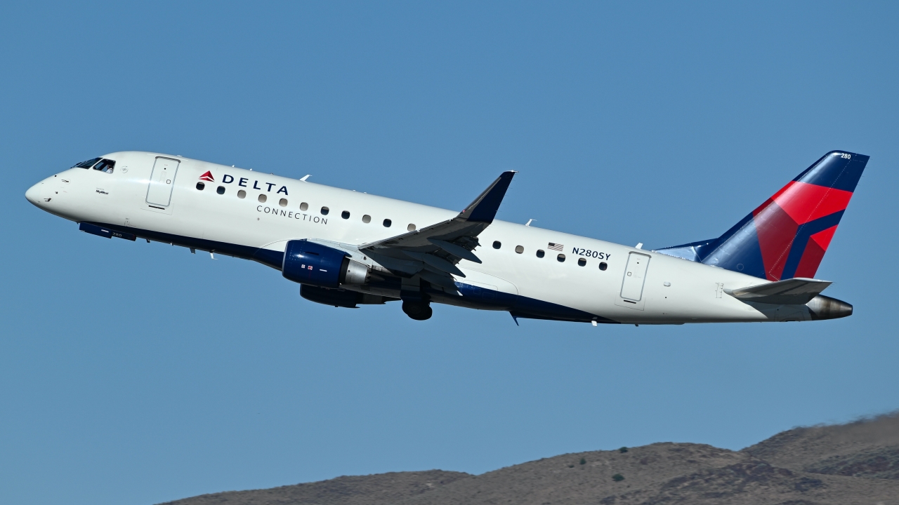 Full size: Delta Connection Embraer E175 N280SY at Reno/Tahoe International Airport
