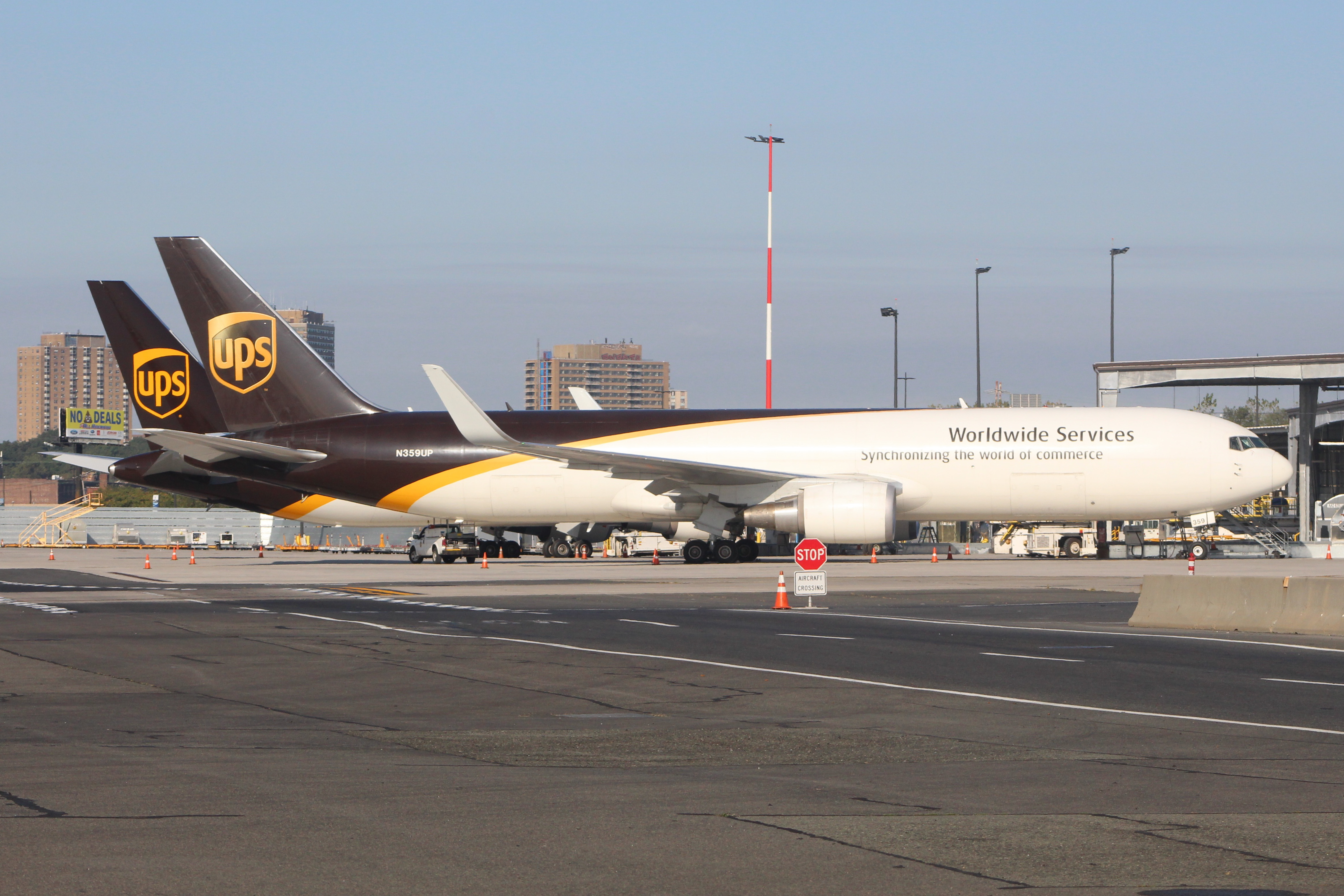 Full size: United Parcel Service Boeing 767-300F N359UP at Newark Liberty International Airport