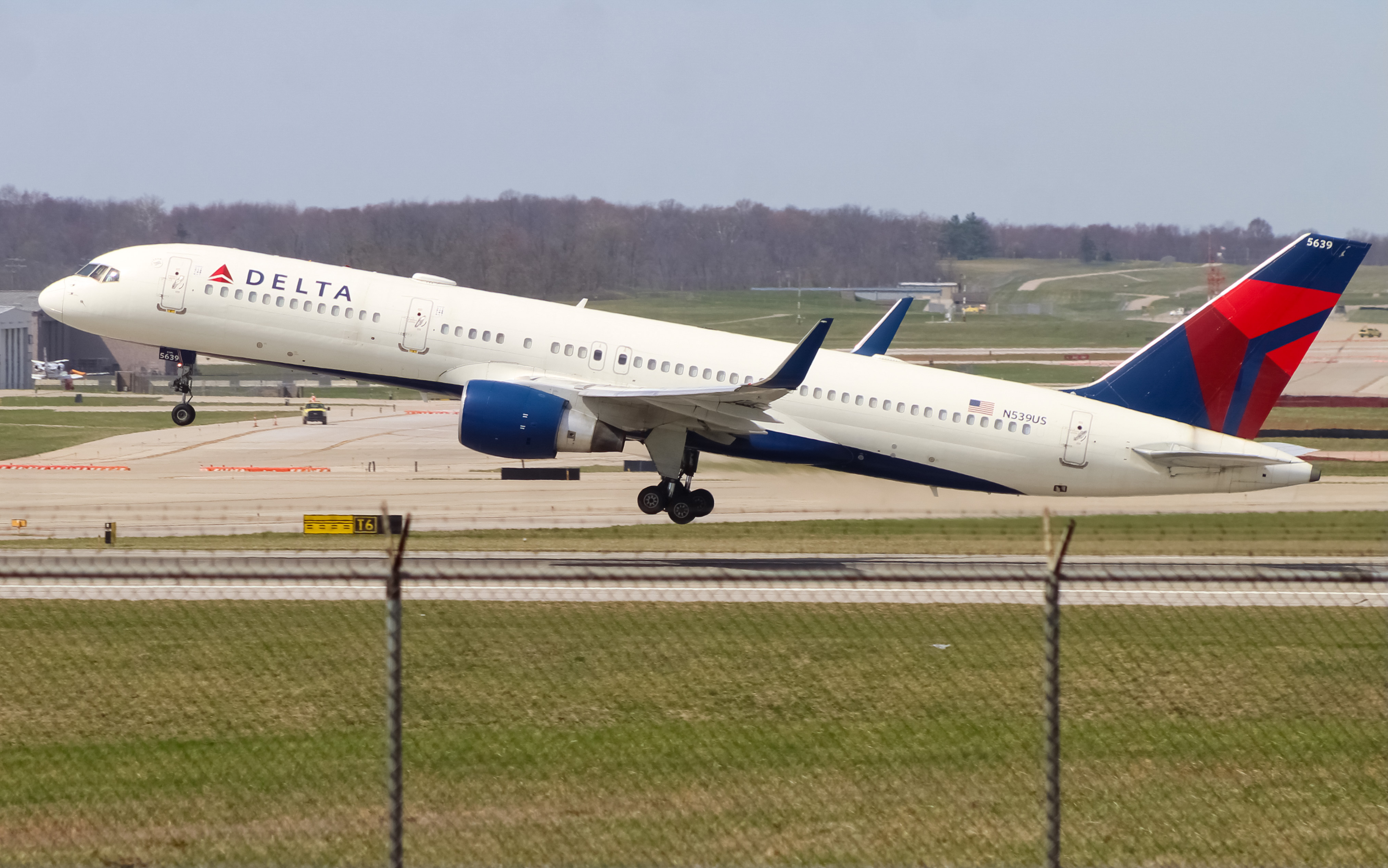 Full size: Delta Airlines Boeing 757-200 N539US at Cincinnati/Northern Kentucky International Airport