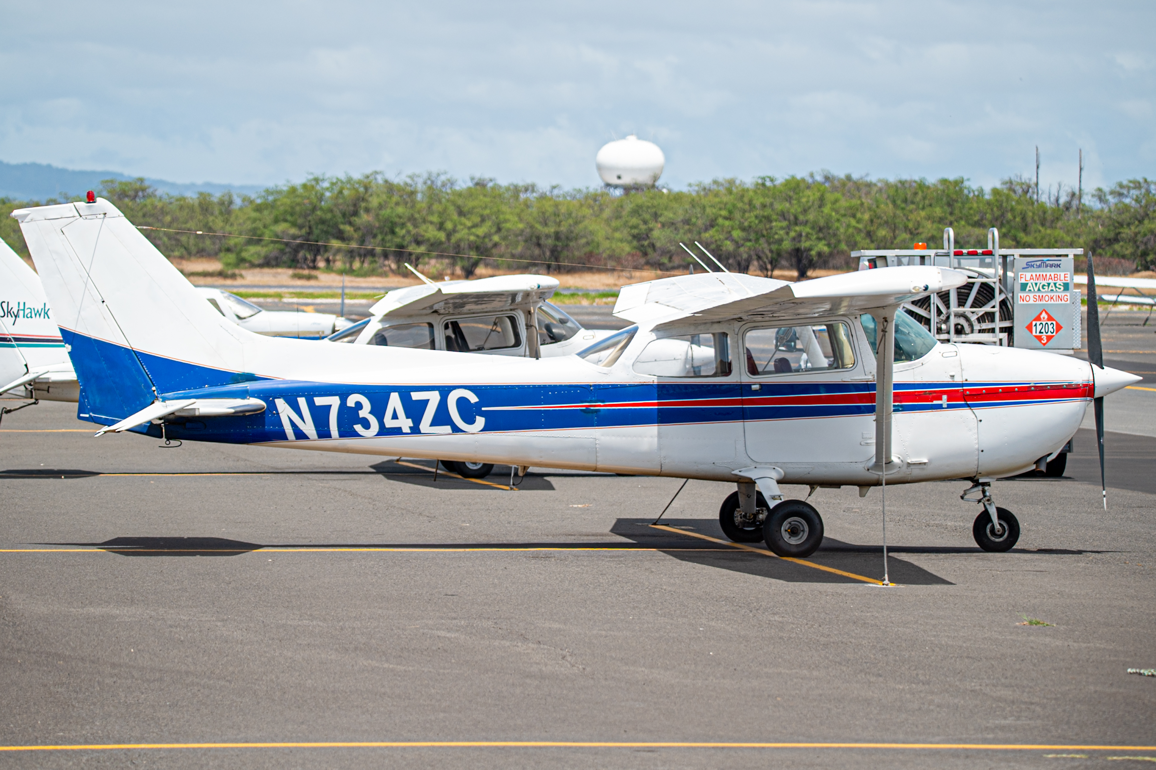 Full size: PRIVATE Cessna 172 N734ZC at Daniel K Inouye International Airport