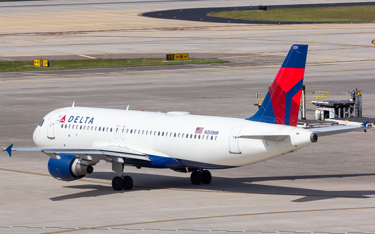 Full size: Delta Airlines Airbus A320 N355NW at Tampa International Airport