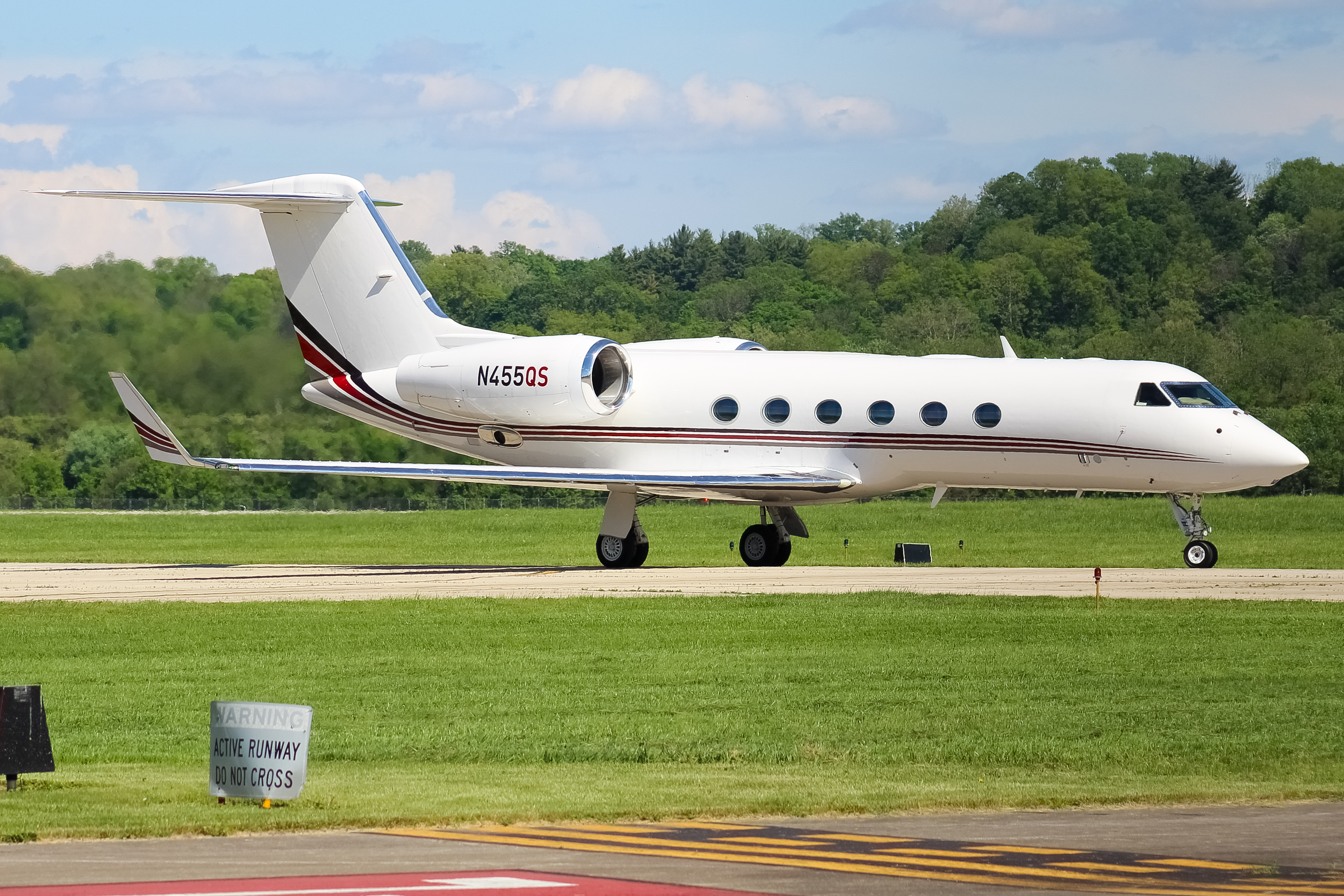 Full size: NetJets Gulfstream IV N455QS at Cincinnati Municipal Airport/Lunken Field