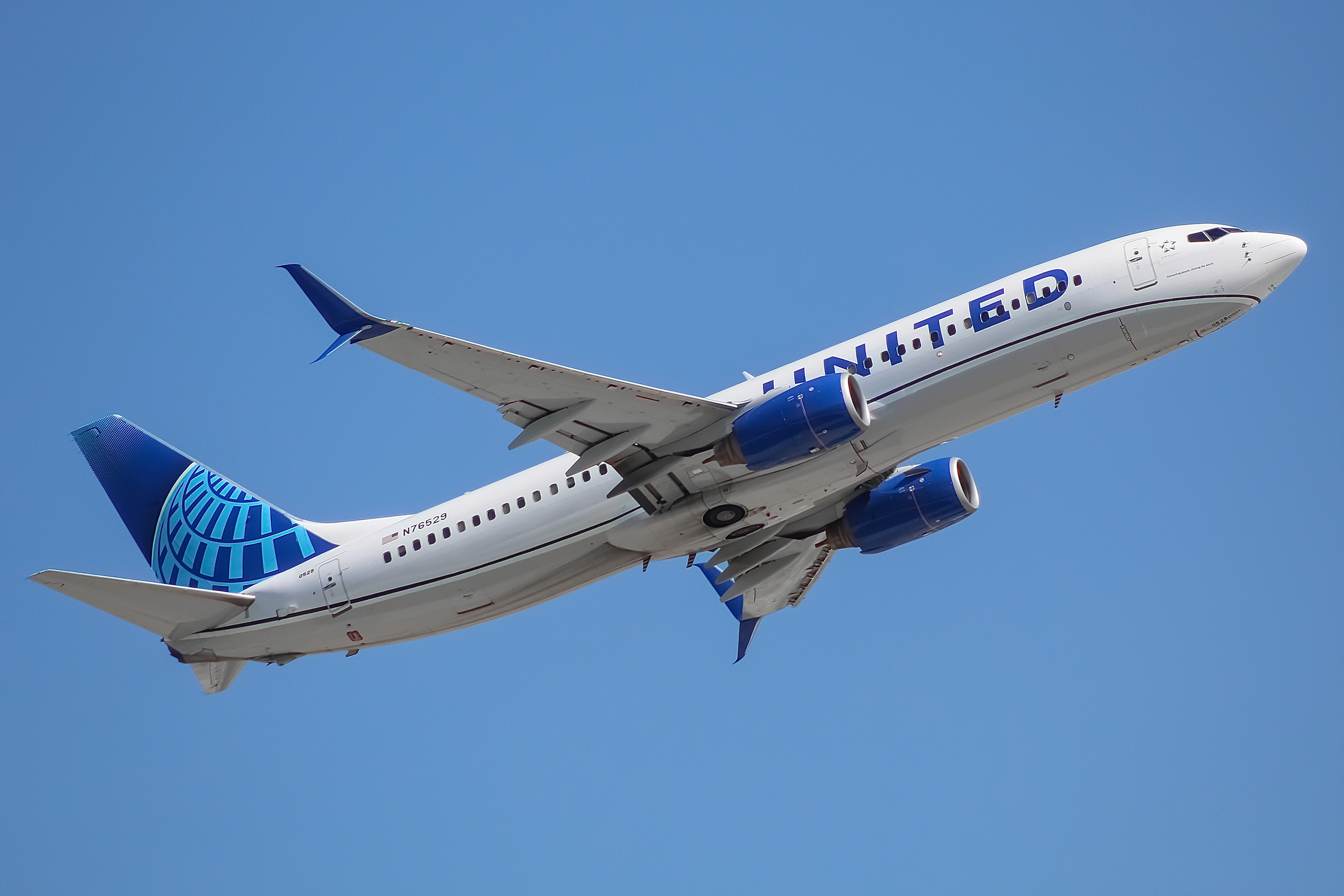 Full size: United Airlines Boeing 737-800 N76529 at Chicago O'Hare International Airport