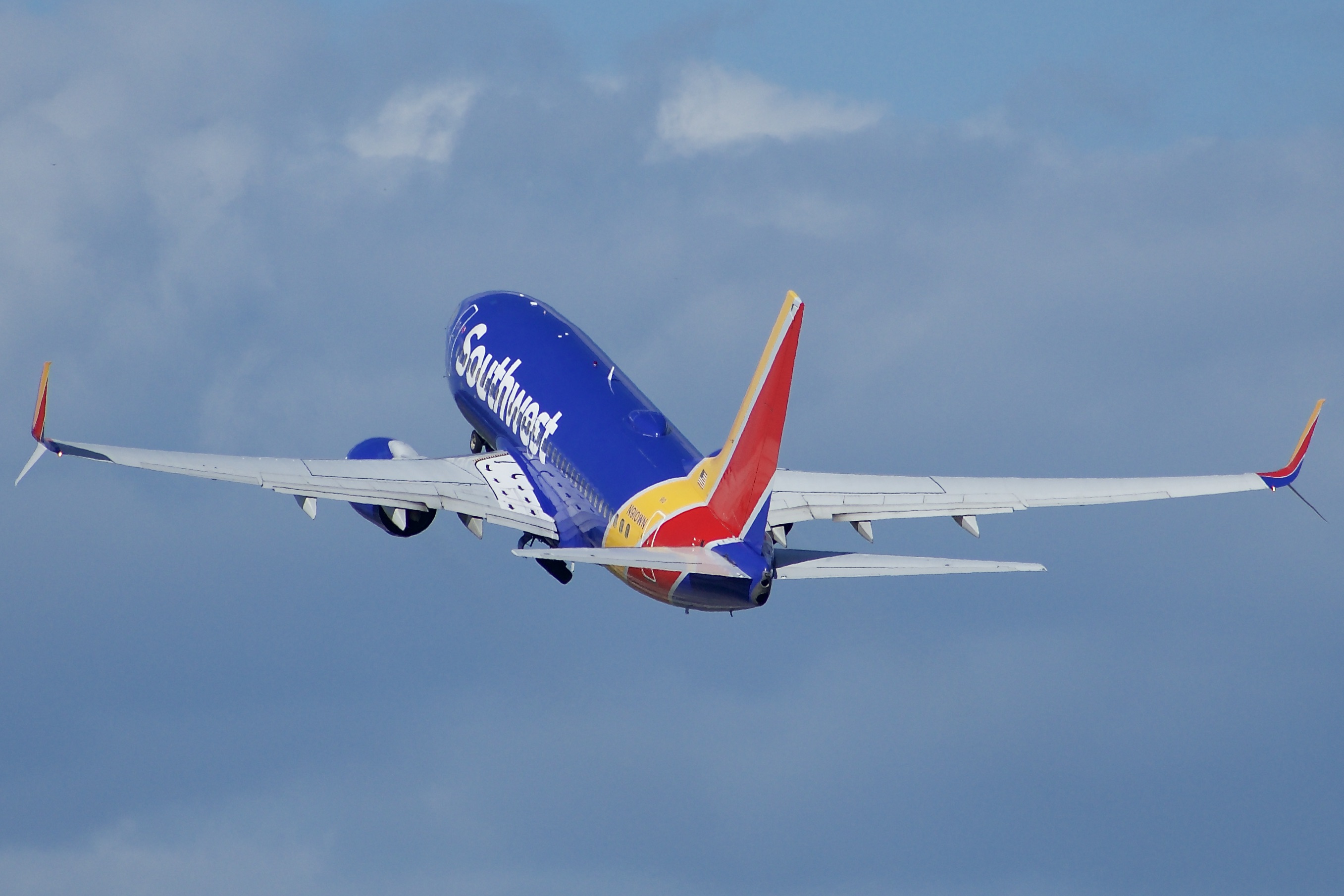 Full size: Southwest Airlines Boeing 737-700 N910WN at Orlando International Airport