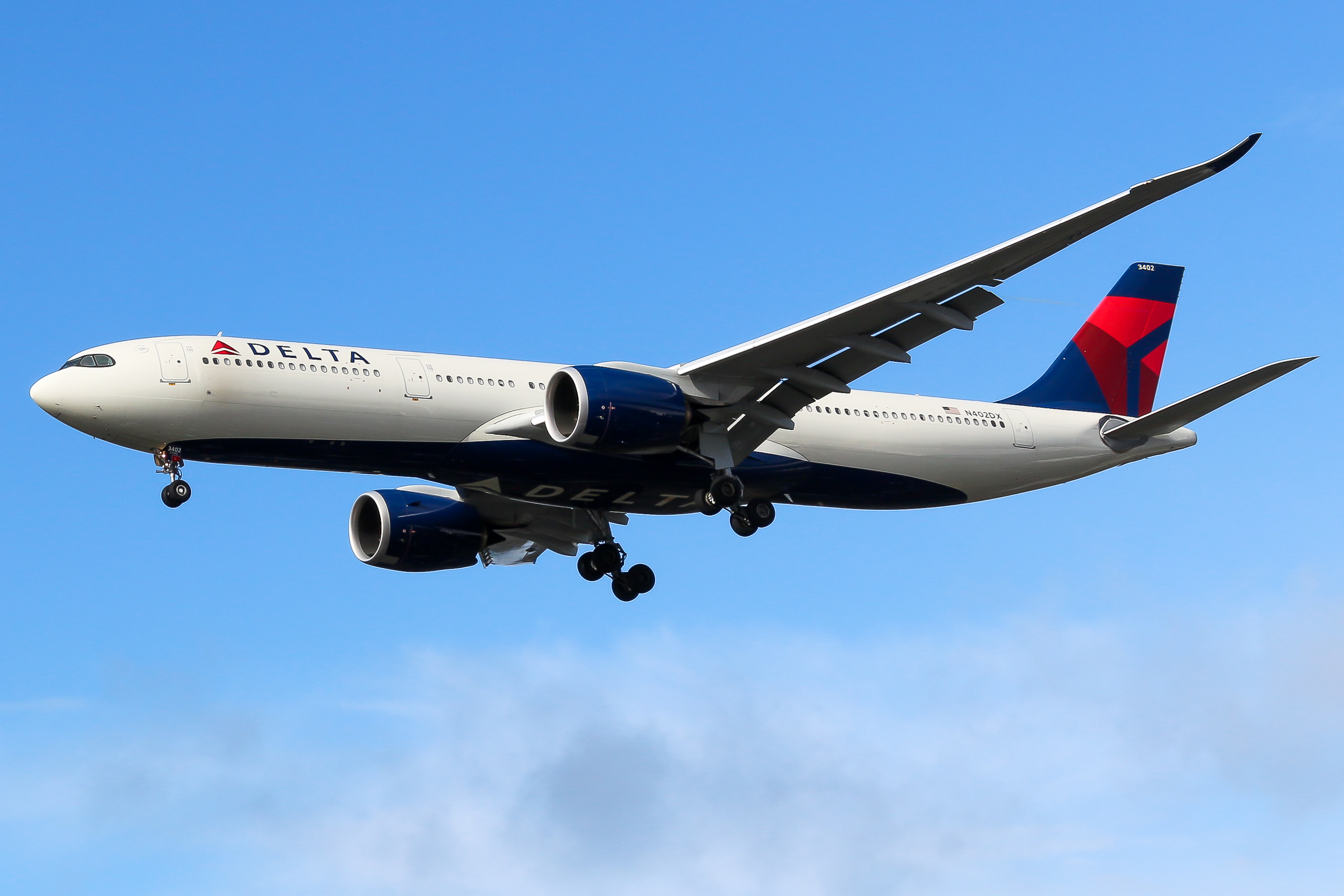 Full size: Delta Airlines Airbus A330-900 N402DX at Seattle-Tacoma International Airport