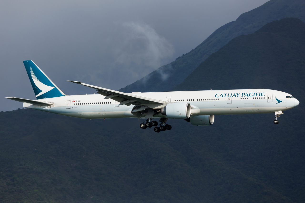 Full size: Cathay Pacific Boeing 777-300ER B-KQV at Hong Kong International Airport