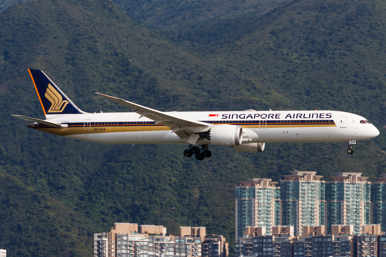 Full size: Singapore Airlines Boeing 787-10 9V-SCK at Hong Kong International Airport