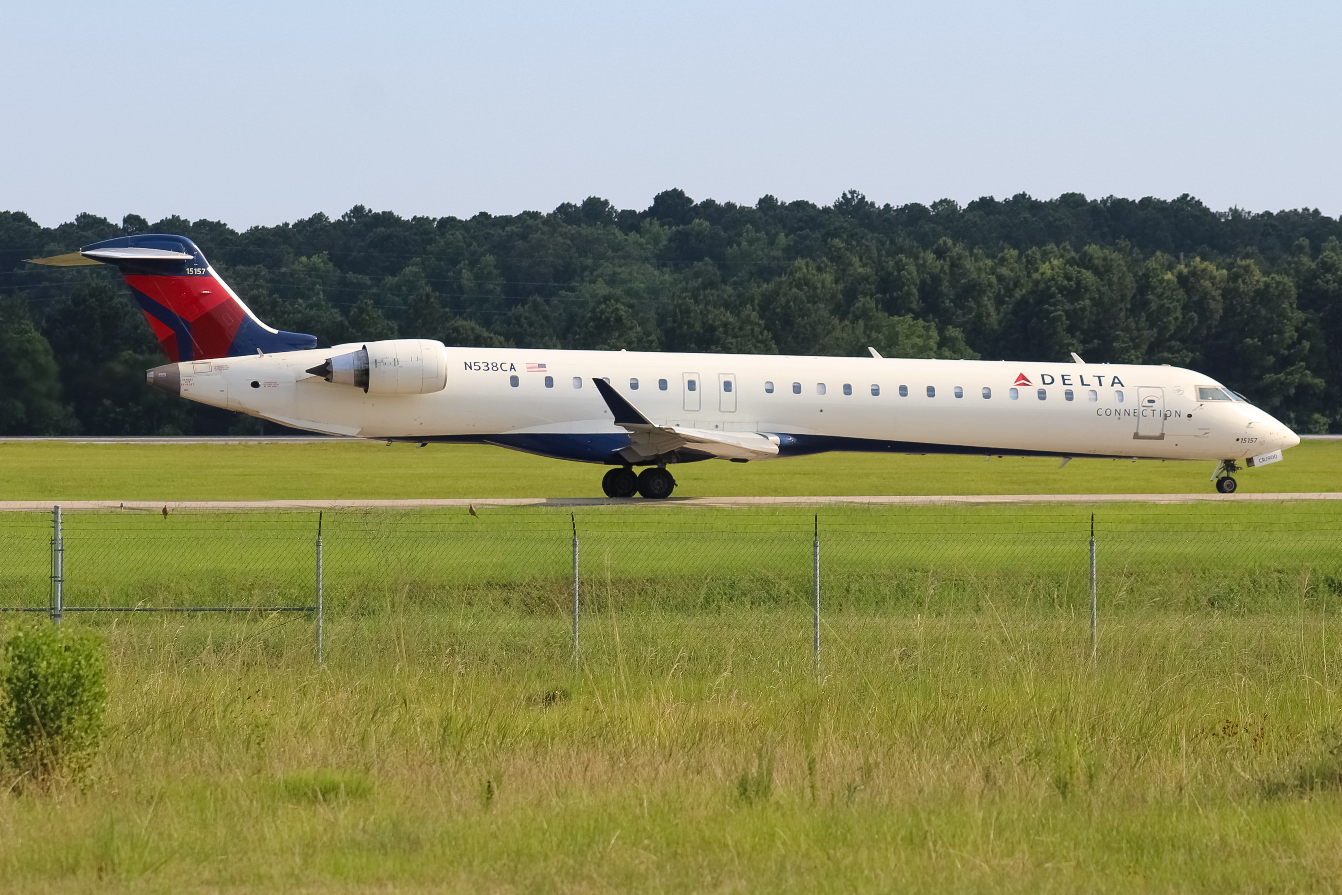 Full size: Delta Connection Mitsubishi CRJ-900 N538CA at Savannah/Hilton Head International Airport