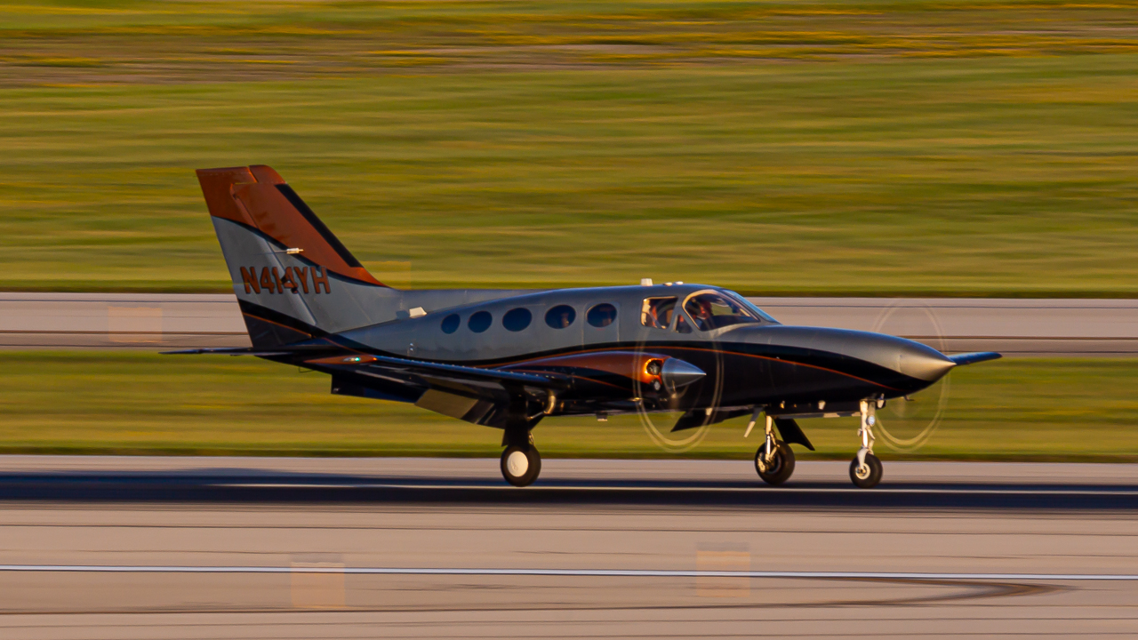 Full size: PRIVATE Cessna 414 N414YH at John Glenn Columbus International Airport