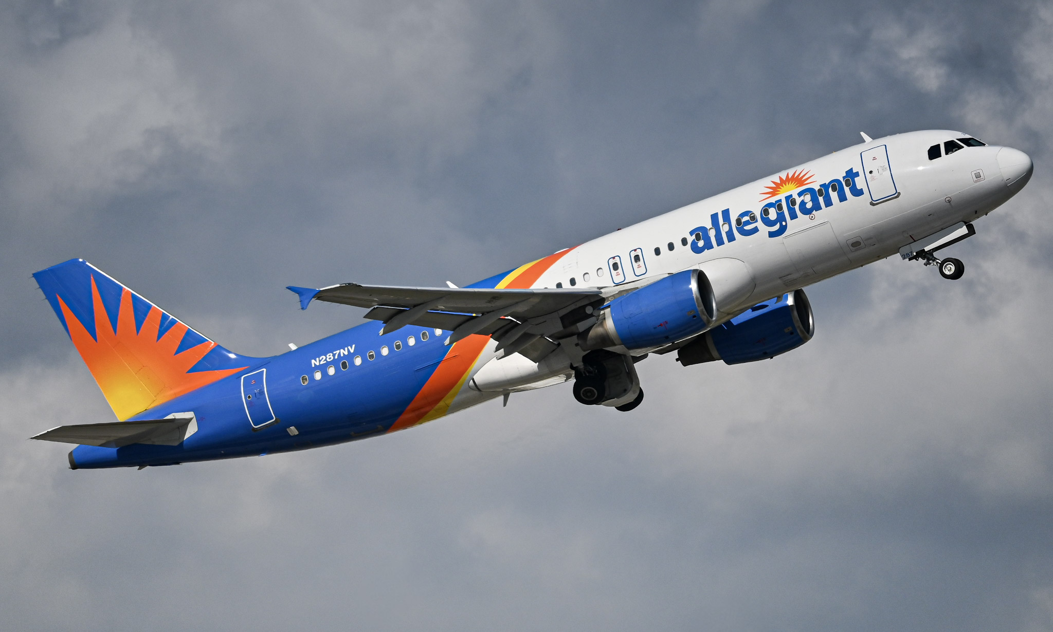 Full size: Allegiant Air Airbus A320 N287NV at Fort Lauderdale/Hollywood International Airport